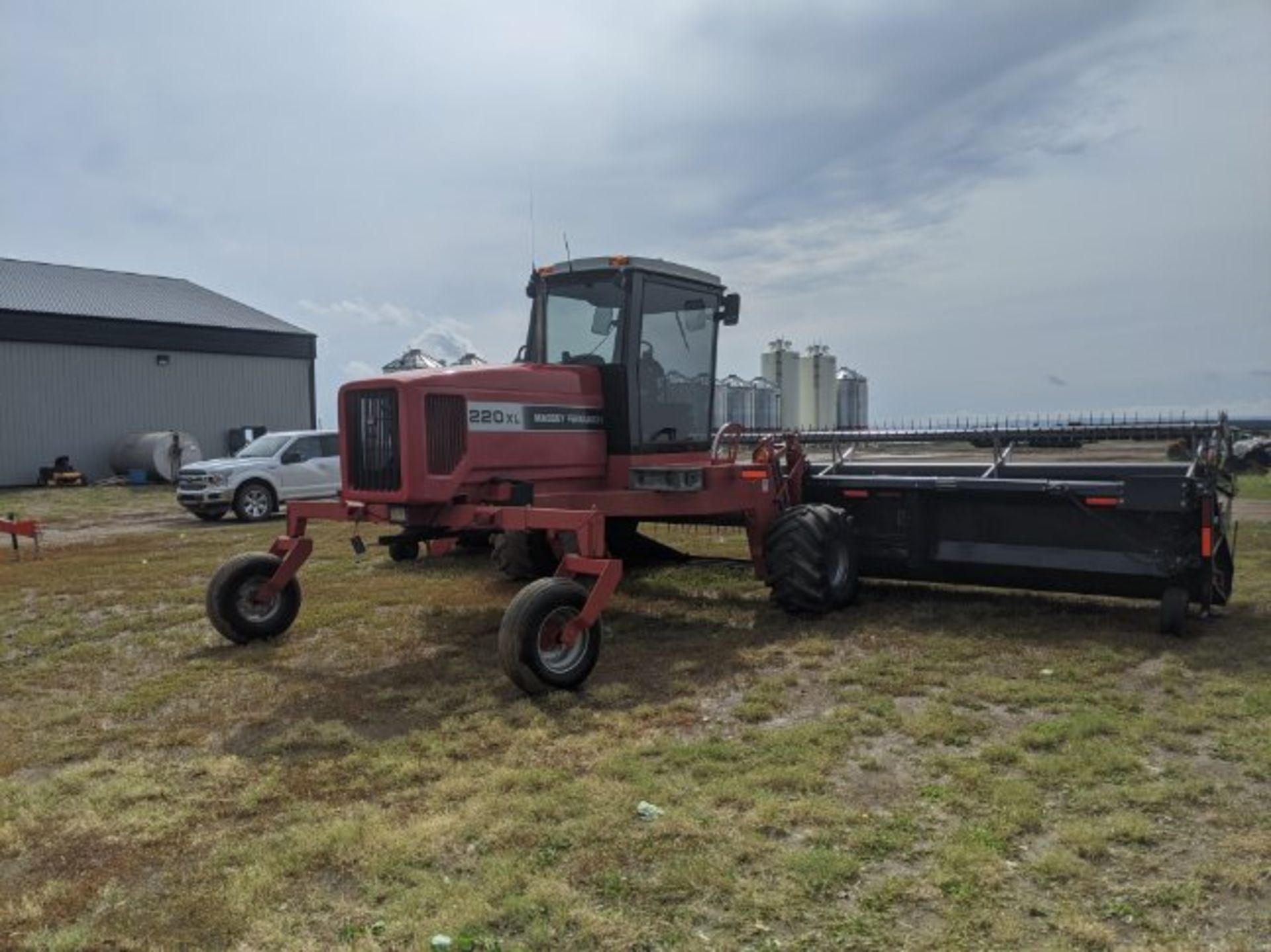 2002 Massey Ferguson 220XL 30Ft Swather 1507hrs 4.2 Perkins Eng, 5000 Series Header, Rear Weights, - Image 2 of 32