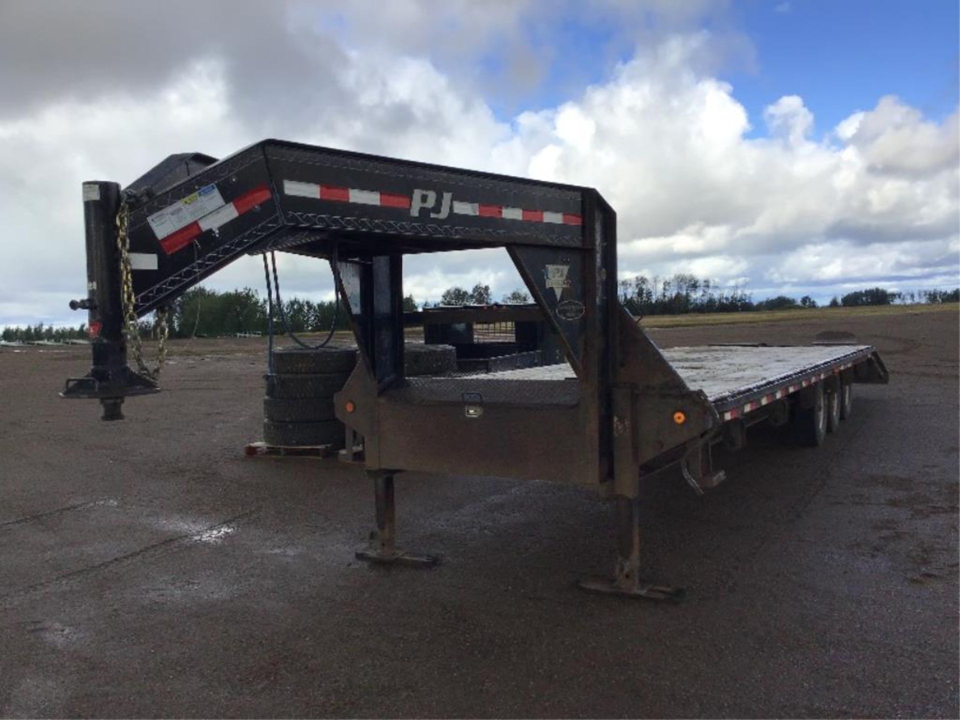 2010 PJ FS303 30Ft Tridem 5th Wheel Trailer VIN 4P5FS3037A1140953 7,000lb axles, 8.5fT Wide, Flip Up