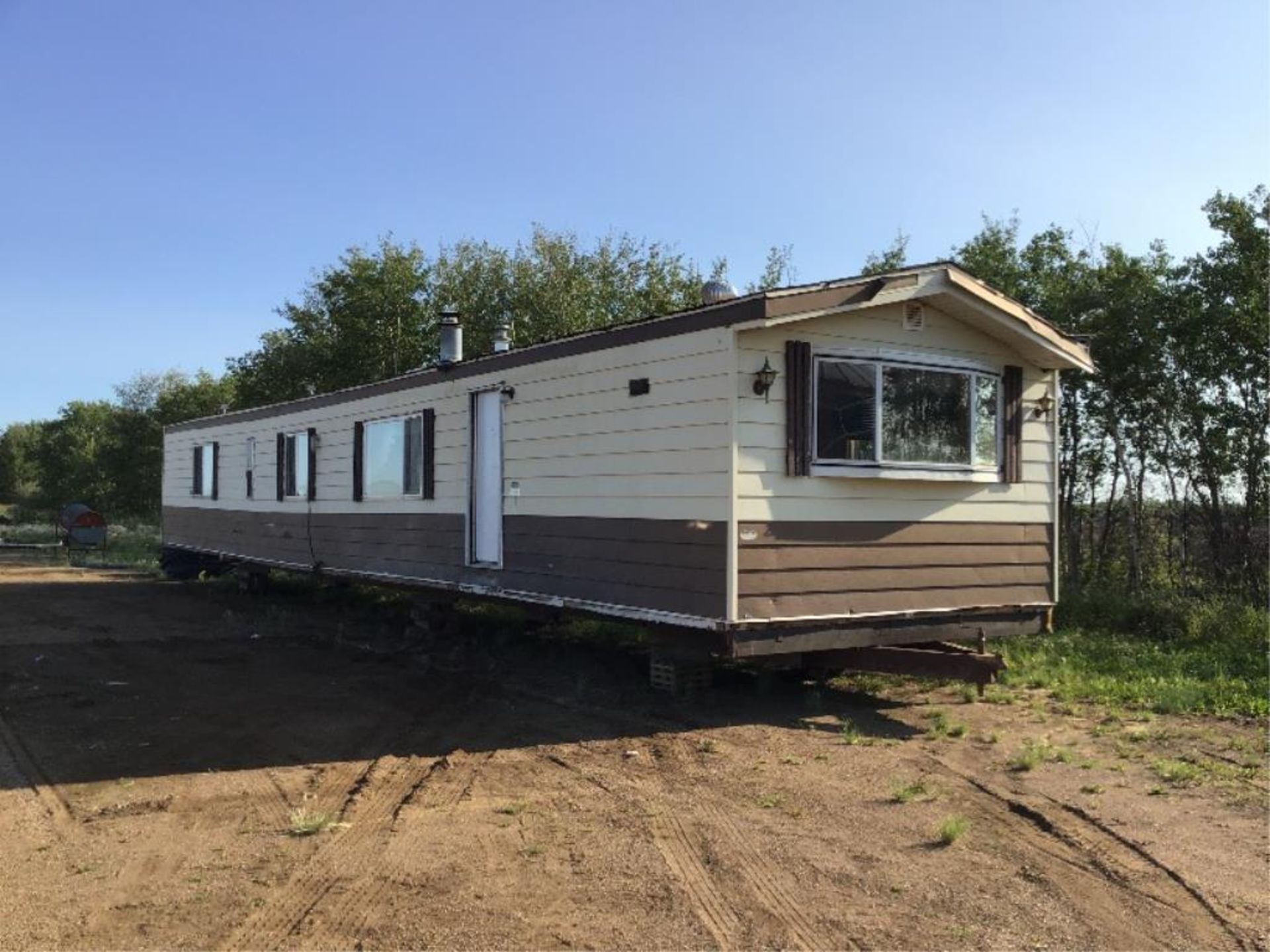 14ft x 68ft 2-Bedroom Mobile Home Kitchen Front, Fireplace in Living Room, Master Ensuite, Ext Tin