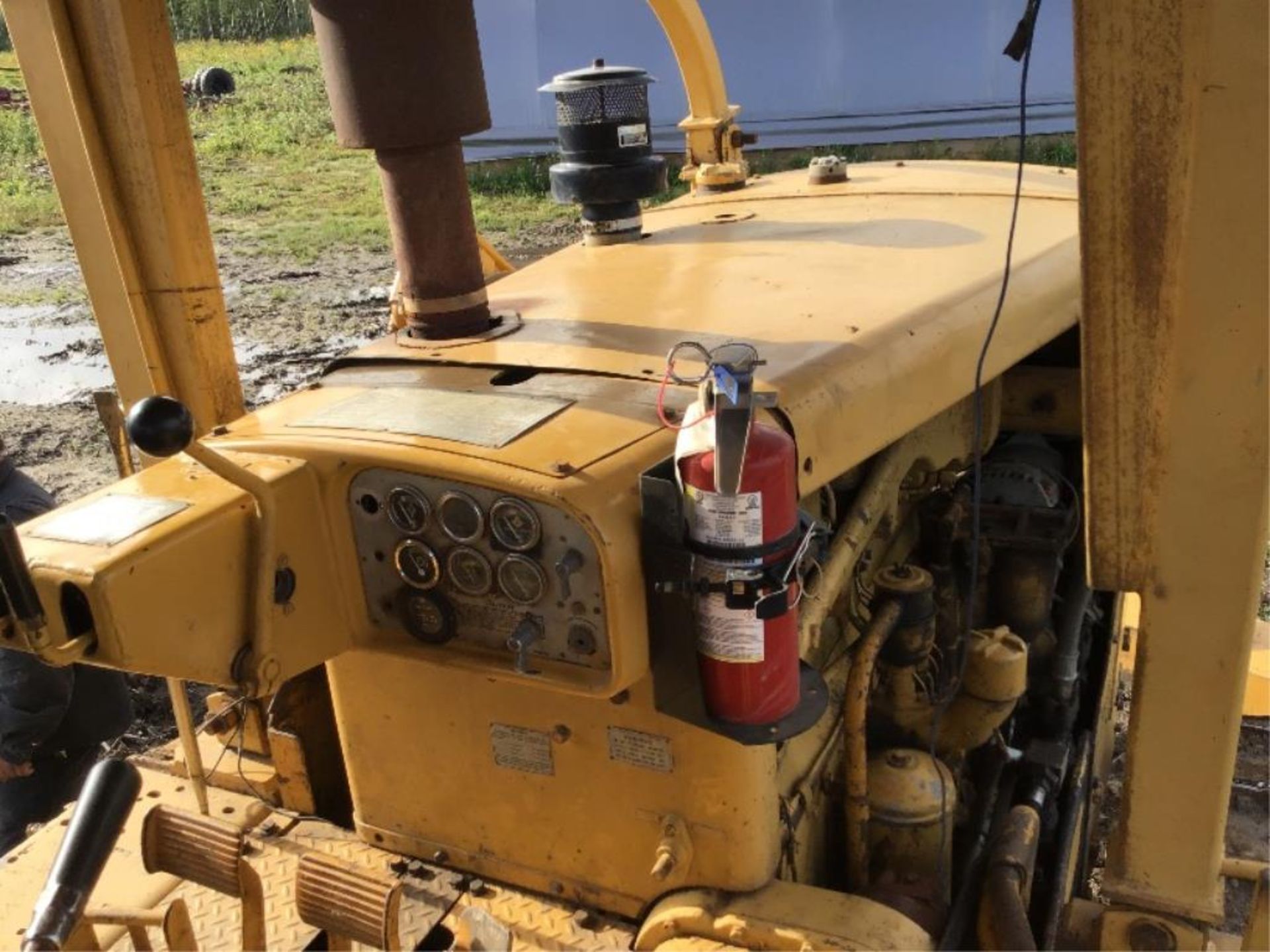 Caterpillar D7E Crawler Tractor s/n C51682 Rebuilt Power Shift Trans, Torque, Torque Pump, & Final - Image 15 of 17