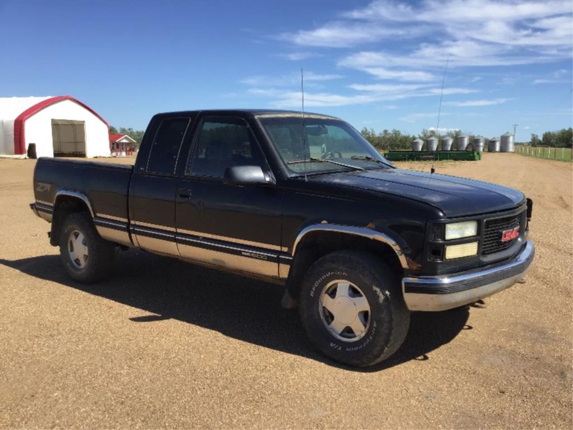 1998 GMC 1500 Ext/Cab Z71 4x4 Pickup VIN 2GTEK19R1W1556127 5.7L Vortec Eng, A/T. NO WIPERS - Image 2 of 16