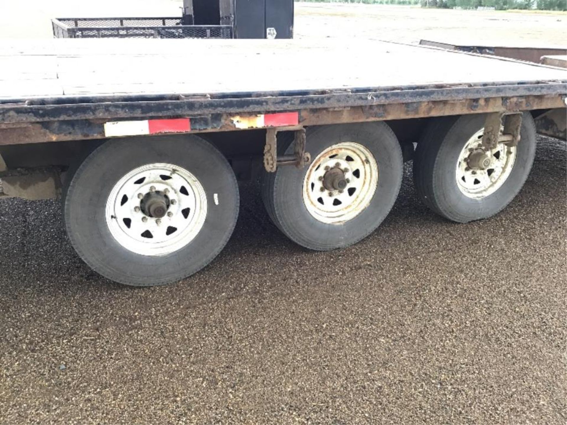 2010 PJ FS303 30Ft Tridem 5th Wheel Trailer VIN 4P5FS3037A1140953 7,000lb axles, 8.5fT Wide, Flip Up - Image 2 of 6