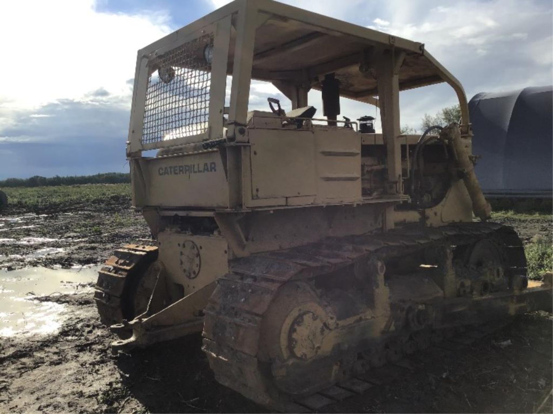 Caterpillar D7E Crawler Tractor s/n C51682 Rebuilt Power Shift Trans, Torque, Torque Pump, & Final - Image 3 of 17