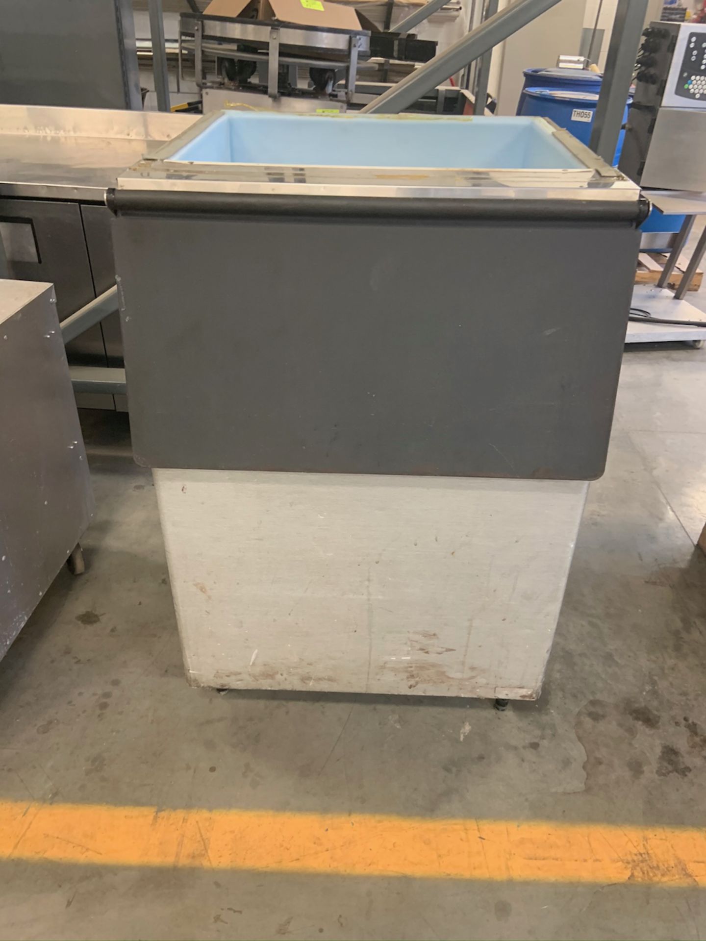 Icemaker storage bin