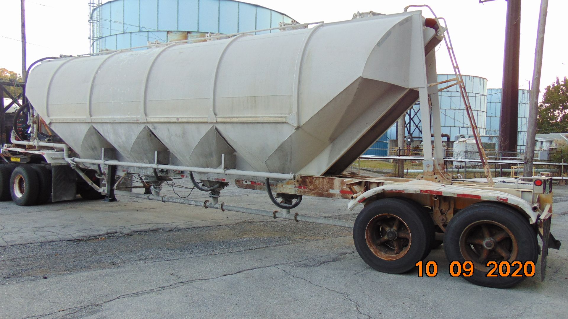 42' Dry Bulk Trailer - Image 5 of 7