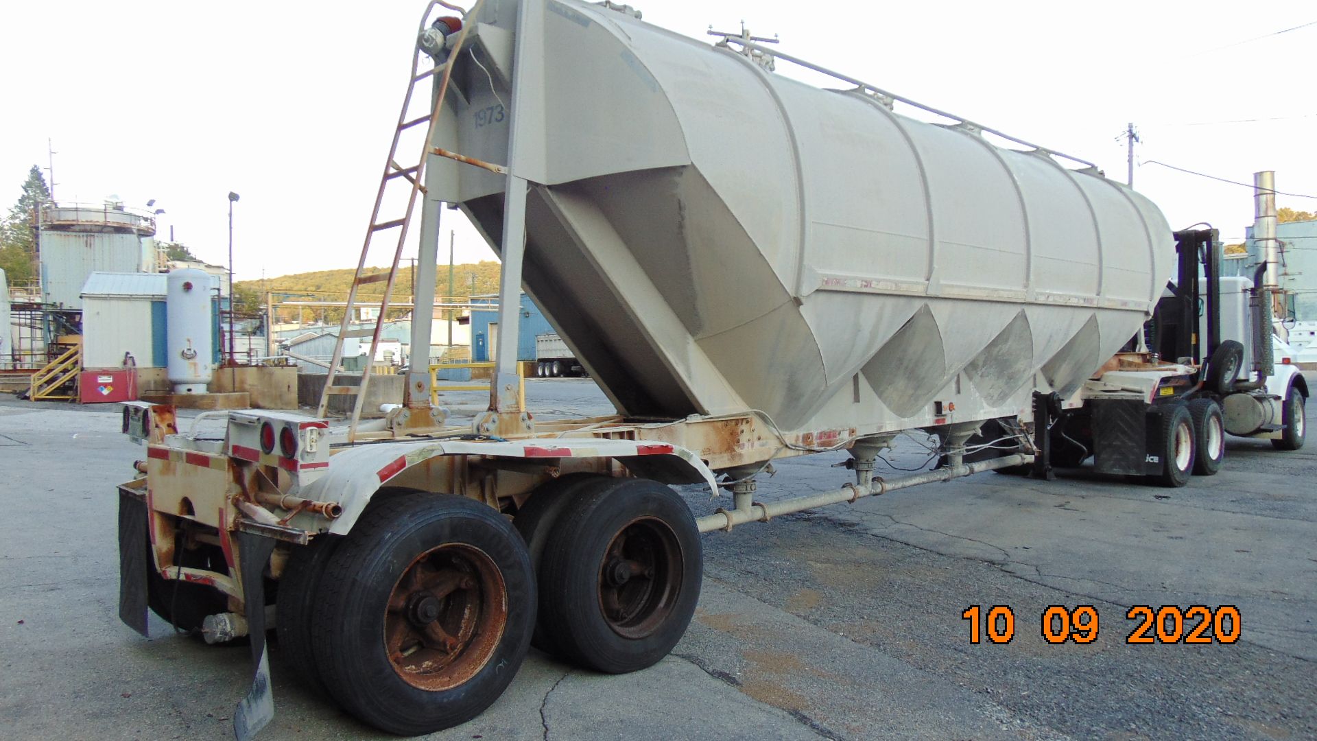 42' Dry Bulk Trailer - Image 6 of 7