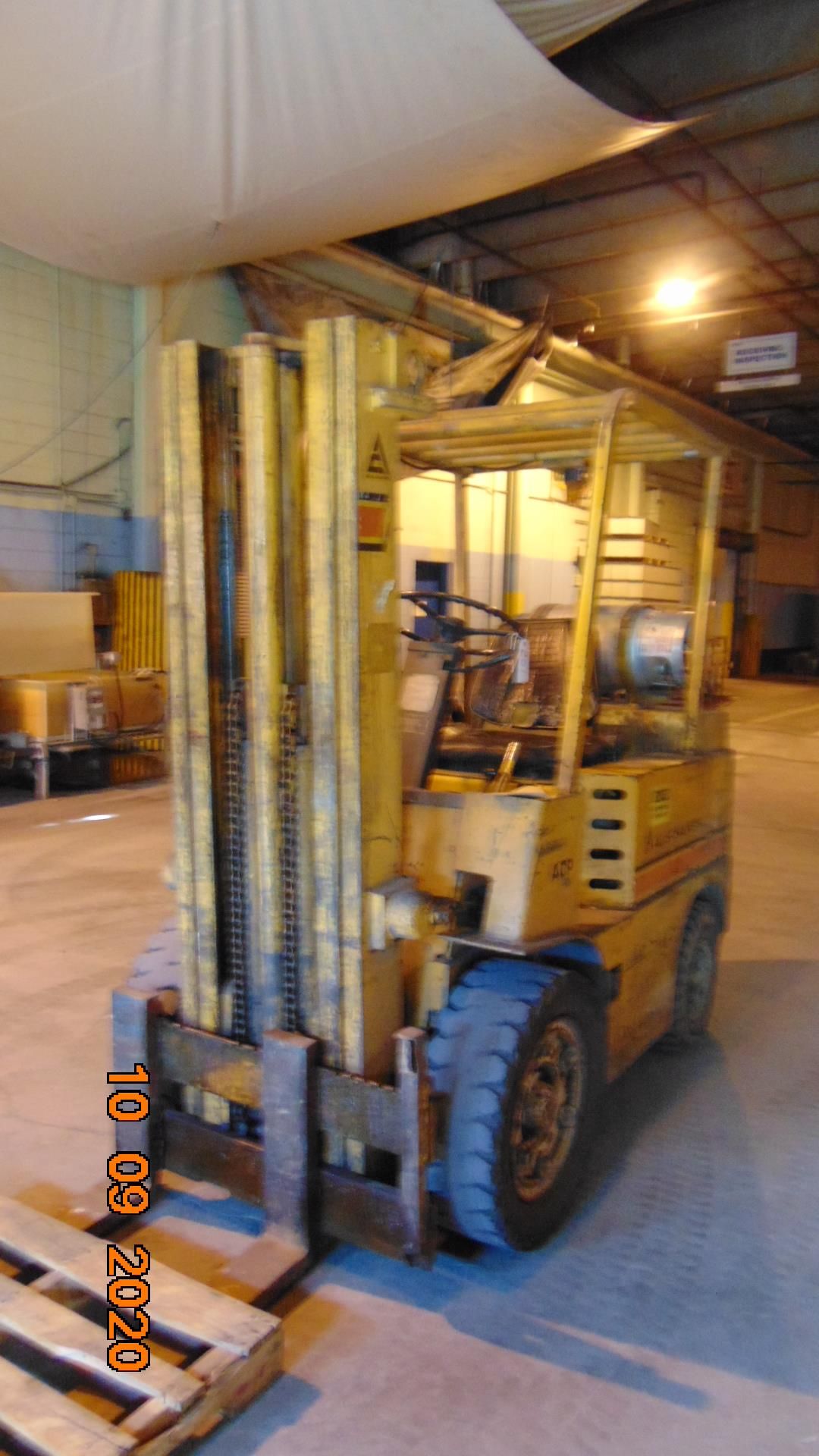 Allis-Chalmers Forklift - Image 2 of 4