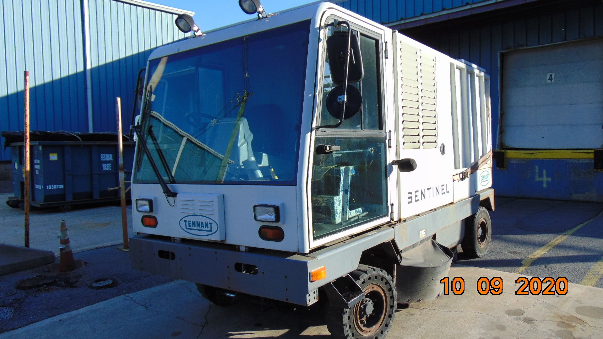 Tennant Sentinel - 9292 Outdoor Ride-On Street Sweeper - Image 3 of 6
