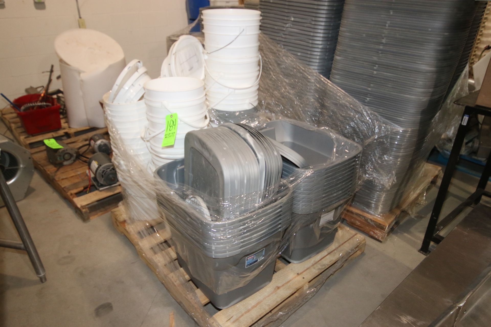 Pallets of Plastic Totes, with 5 Gal. Buckets (LOCATED IN YOUNGSTOWN, OH) (Rigging, Handling &