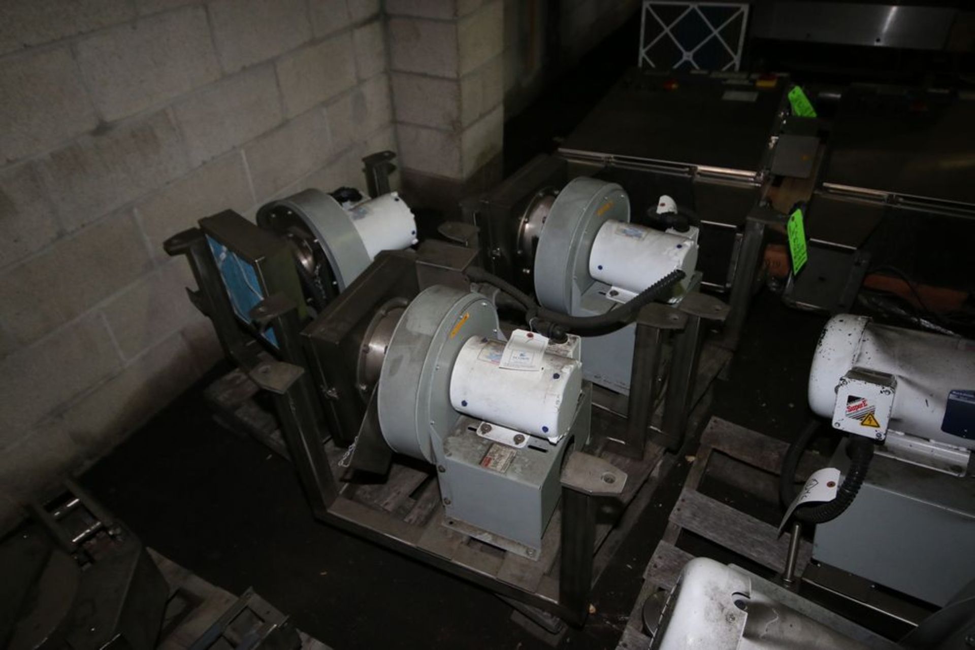 Lot of Assorted Blowers, Includes (2) Baldor 5 hp Blowers, & (3) 1 hp Baldor Blower, with (2) S/S 90 - Image 4 of 5