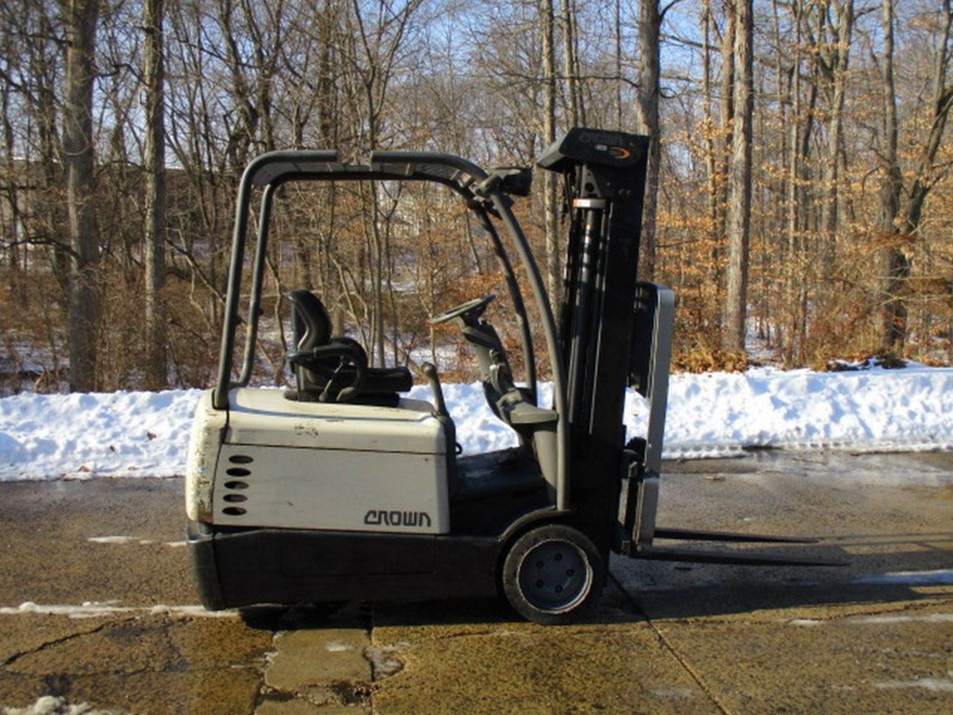 Crown SC4040-40 3-Wheel Electric Cushion Fork Truck, - Image 8 of 12