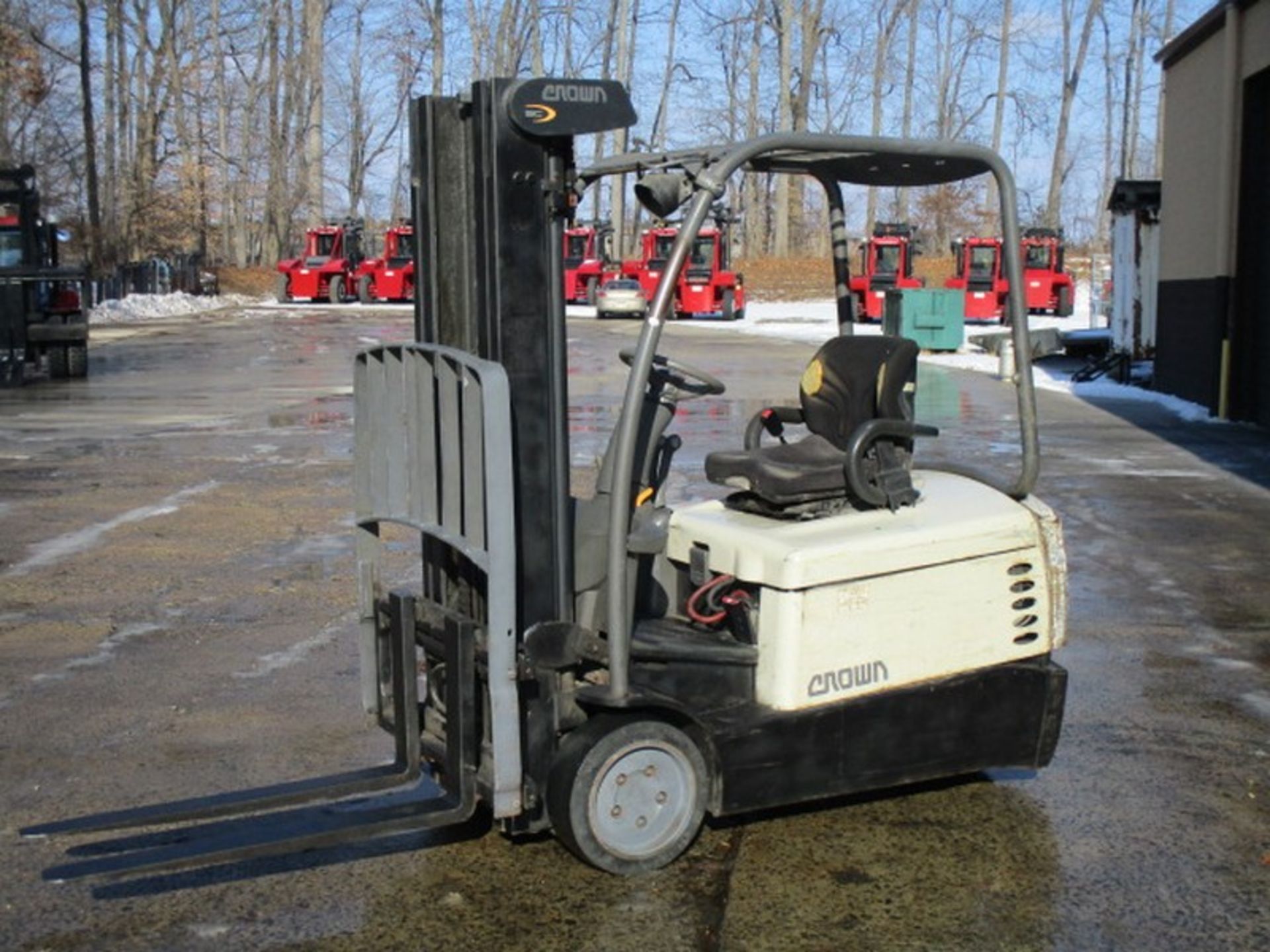 Crown SC4040-40 3-Wheel Electric Cushion Fork Truck, - Image 3 of 12