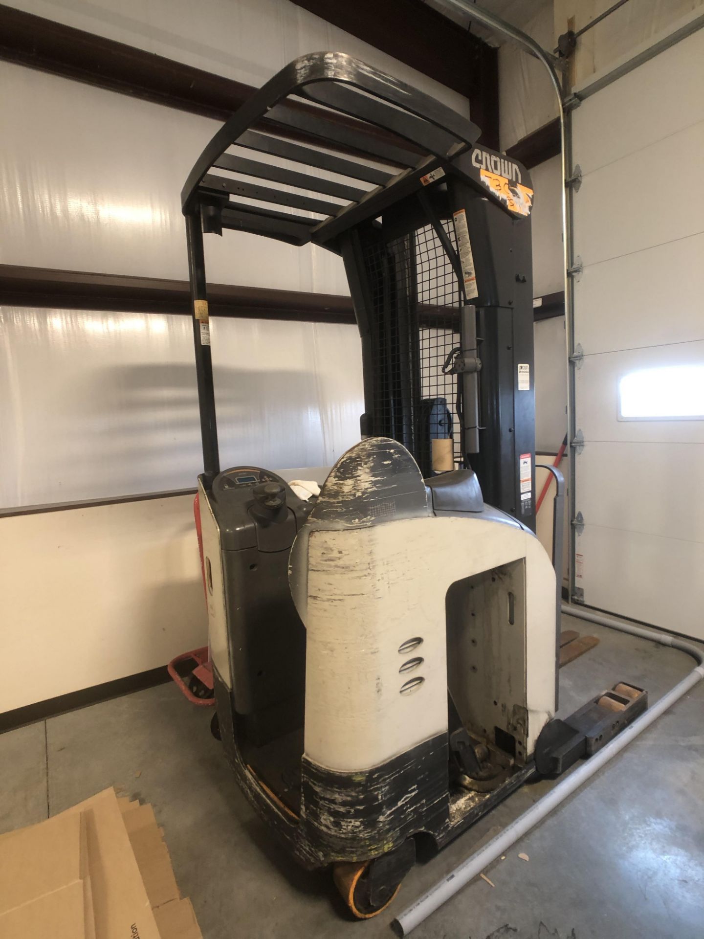 Crown S700 RR Series Reach Truck / Narrow-Aisle Forklift, S/N 1A373171, Missing Battery, (Located in