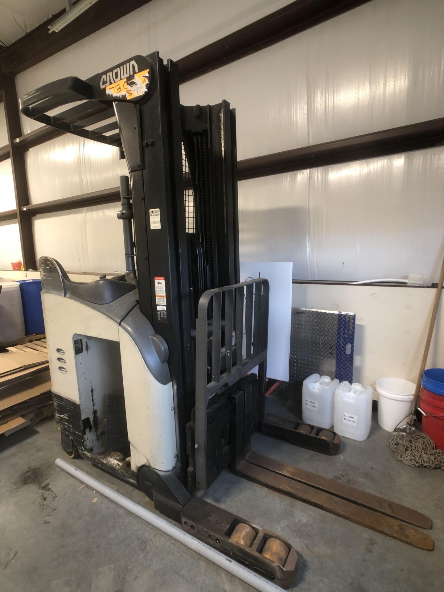 Crown S700 RR Series Reach Truck / Narrow-Aisle Forklift, S/N 1A373171, Missing Battery, (Located in - Image 11 of 18