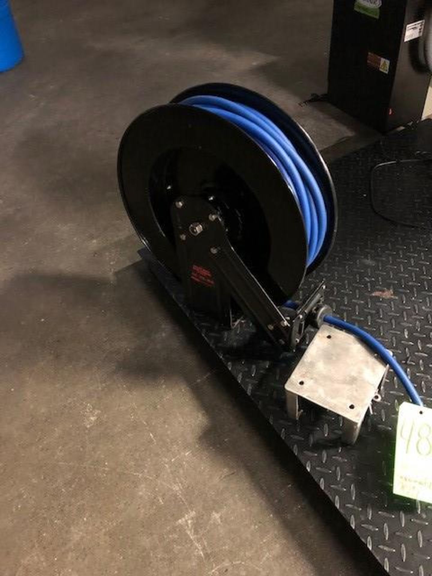 Heavy-Duty Auto Rewind Air Hose Reel, 75' in Length, 3/8" Hose Dia., 300 Working PSI (LOCATED IN