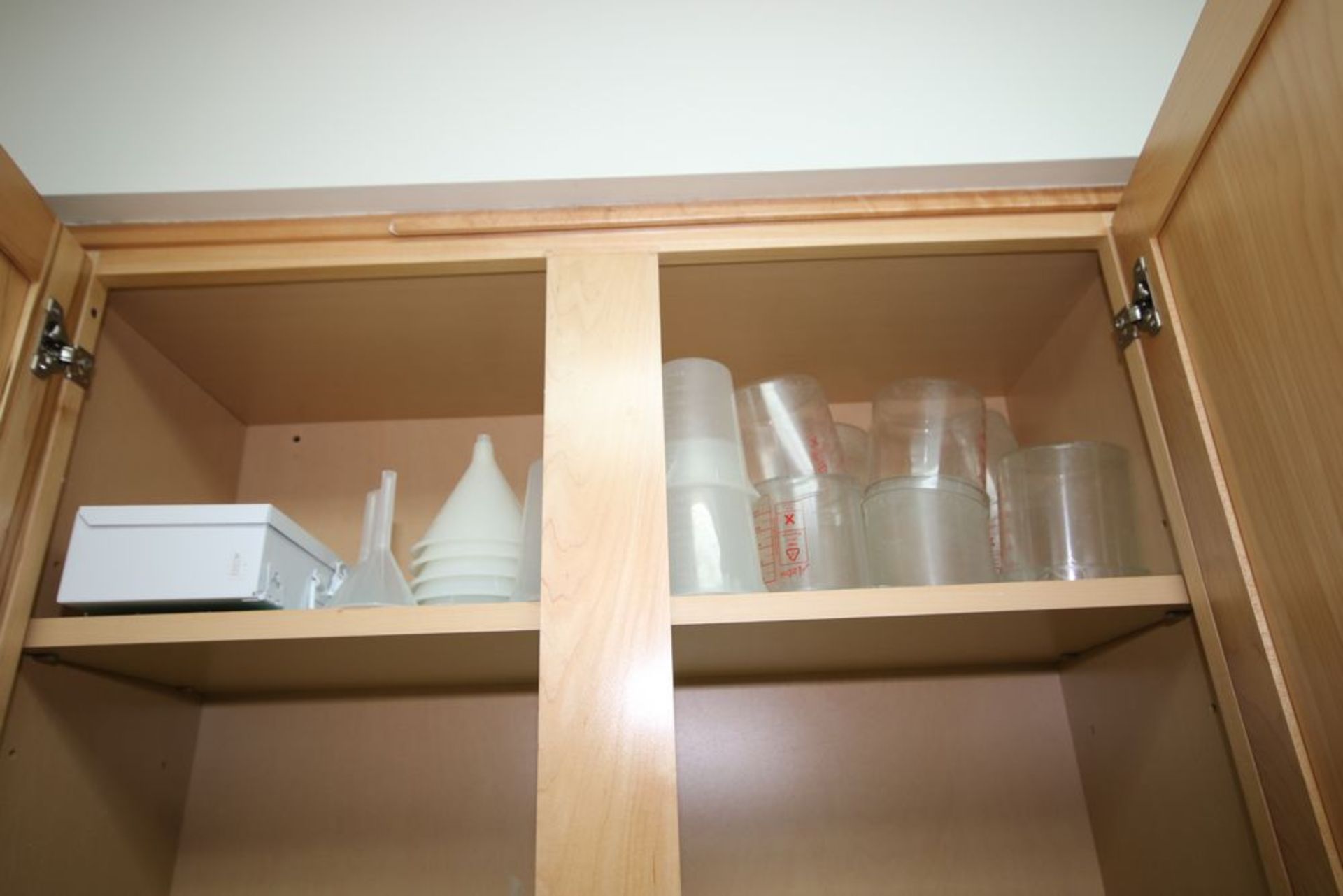 Contents of Lab Cuppards & Drawers, Includes Lab Plastic Ware, Plastic Lab Funnels, Lab - Image 4 of 6