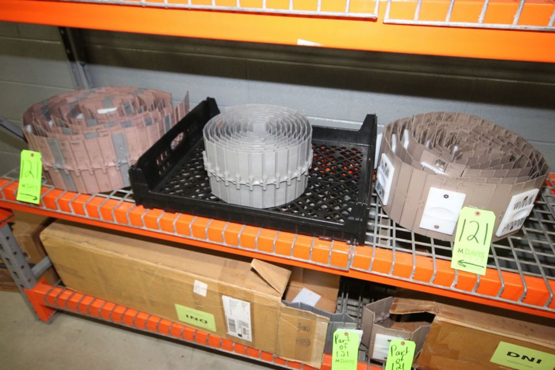 Assortment of Chicago Automated Labeling Conveyor Chain, with (2) NEW Boxes of Chain with Molds, (2) - Image 2 of 3