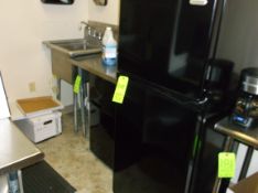 Small & Large Refrigerator (LOCATED IN BEAVER FALLS, PA)(Rigging, Loading & Site Management Fee:$50)