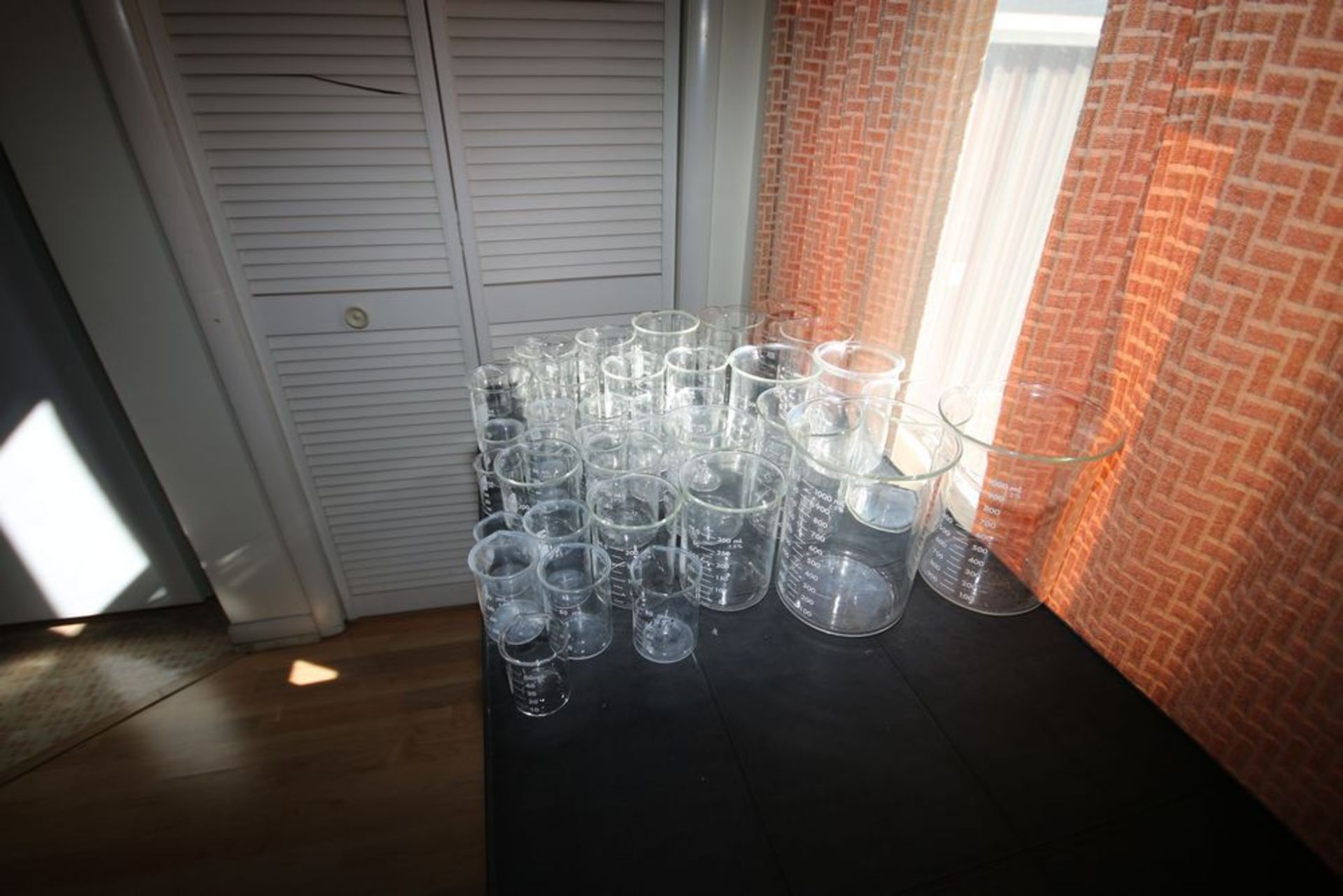 Lot of Assorted Glassware, Sizes Range From 40 mL-1000 mL (Aprox. 46 Pce.) (LOCATED IN BEAVER FALLS, - Image 3 of 3