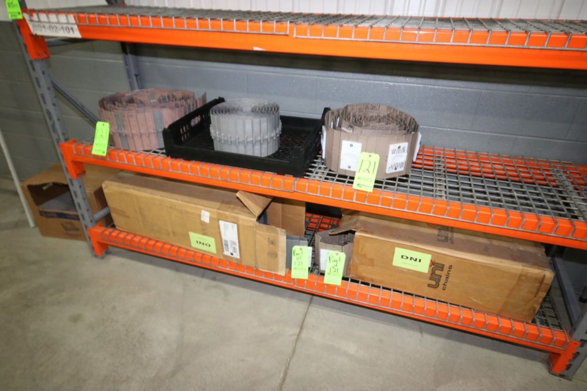 Assortment of Chicago Automated Labeling Conveyor Chain, with (2) NEW Boxes of Chain with Molds, (2)