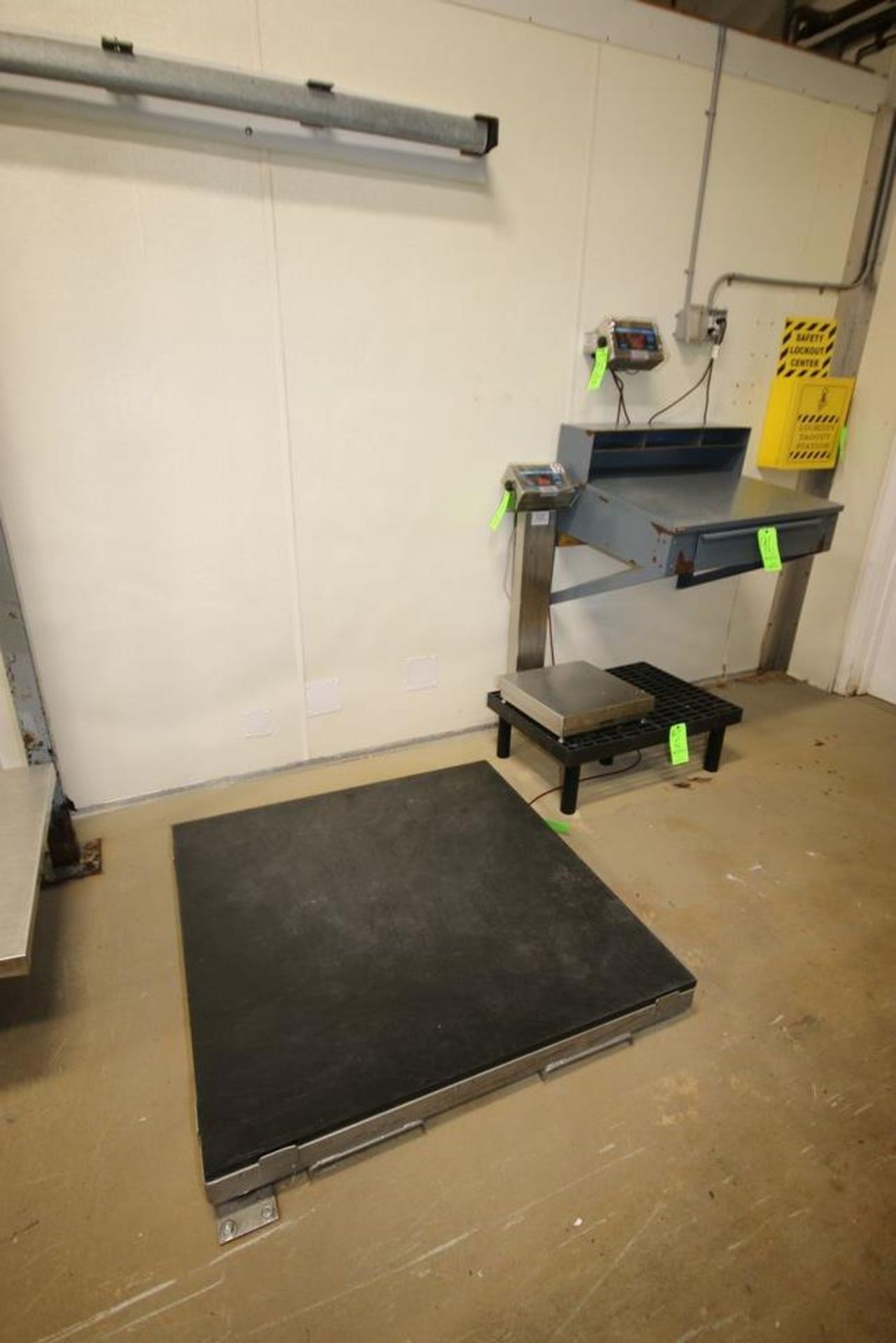 Doran Floor Scale, M/N 8000XLM, with Aprox. 47-1/2" L x 47-1/2" W Platform, Platform is Plastic