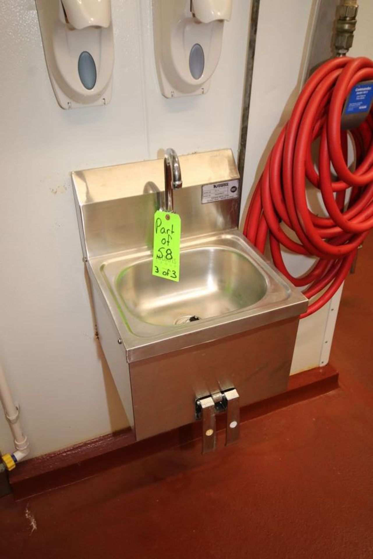 Krowne S/S Single Bowl Sink, M/N HS-15, with Knee Controls (LOCATED IN GLOUCESTER, MA) (Rigging,