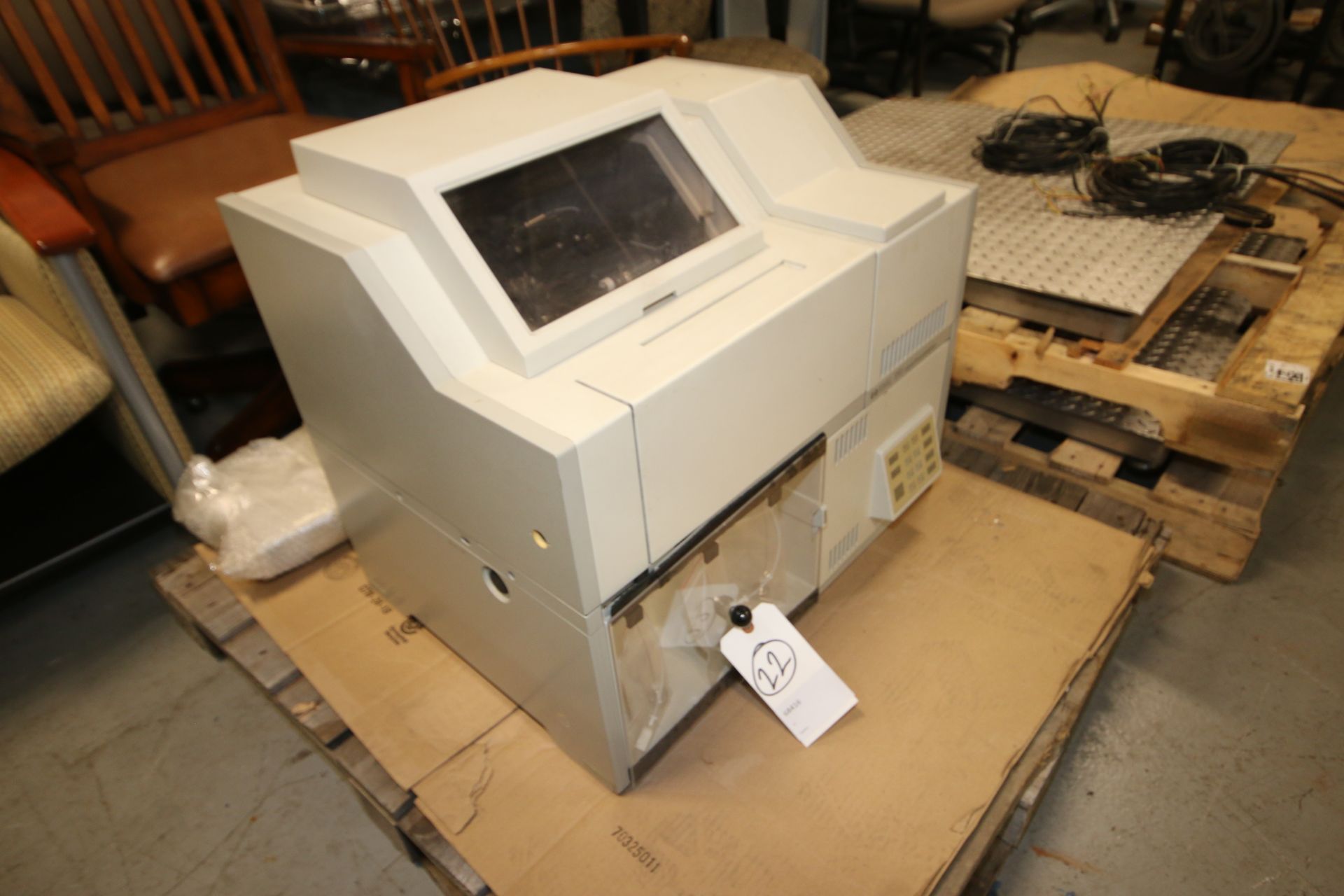 Hewlett Packard Liquid Chromatograph, Series 1090, Overall Dims.: Aprox. 27-1/2" L x 24" W x 26" - Image 2 of 8