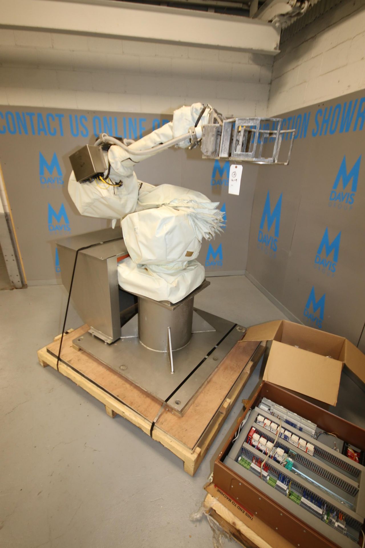 Fanuc LTD R-30iA Robotic Arm, Type A05B-2510-B130, S/N E10702186, with Fanuc M-710iC Drive, with S/S - Image 3 of 24