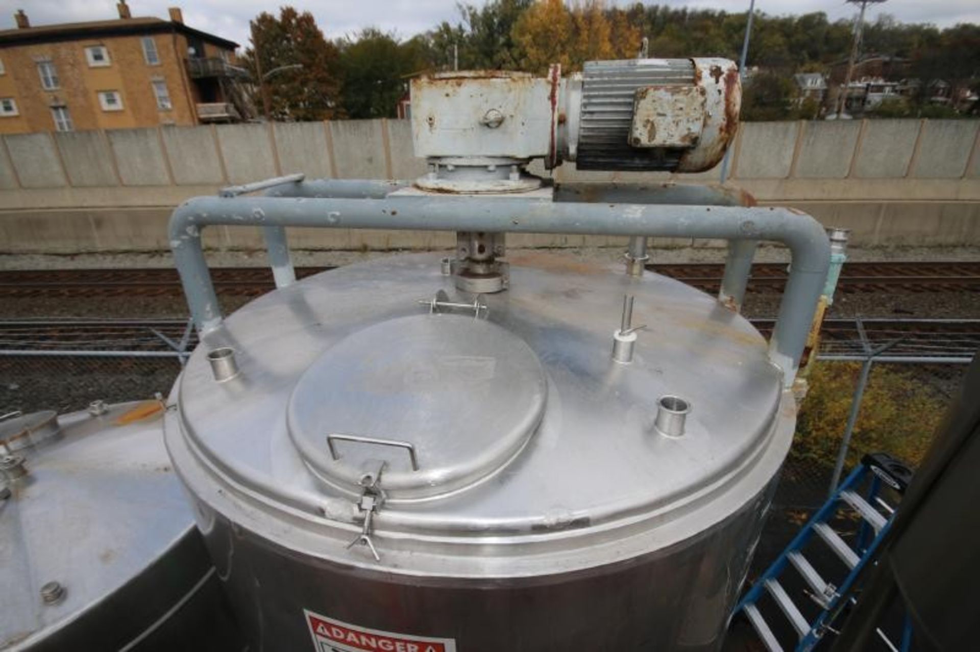 Aprox. 1,000 Gal. S/S Jacketed Tank, Dome Top Cone Bottom, with 5/2.5 hp 1740/840 RPM Agitator, 460V - Image 3 of 9