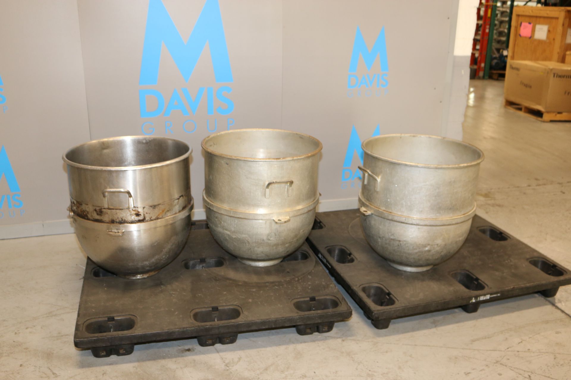 S/S & Aluminum Mixing Bowls, Aprox. 24" Dia. with Handles (IN#66089)(LOCATED AT M. DAVIS GROUP - Image 4 of 8