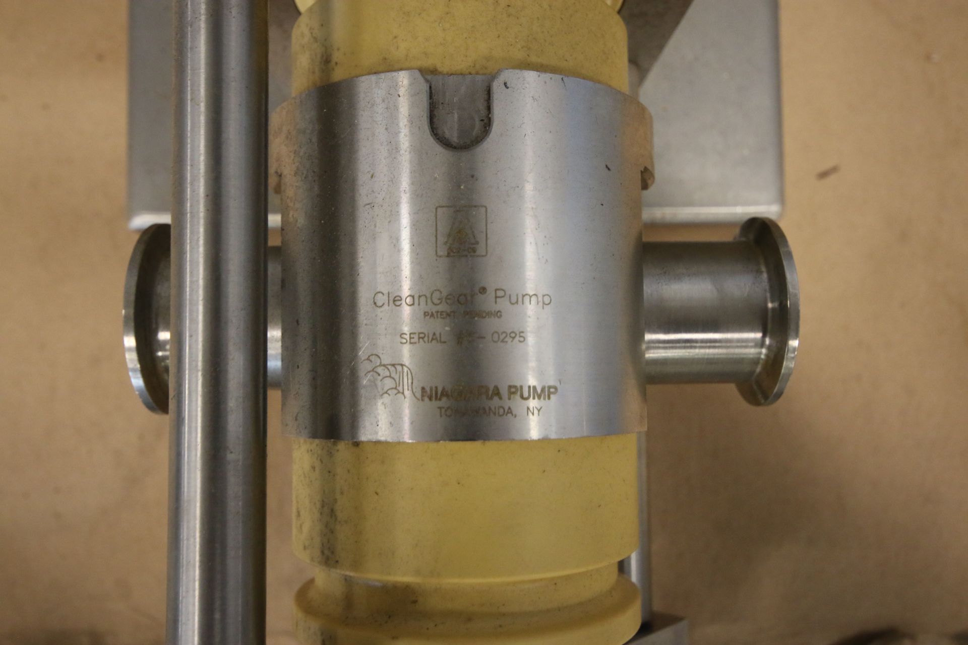 Niagara Pump CleanGear Pump, S/N 6-0295, with Pneumatic Internal Controls & Gauges, with Aprox. 2" - Image 5 of 10