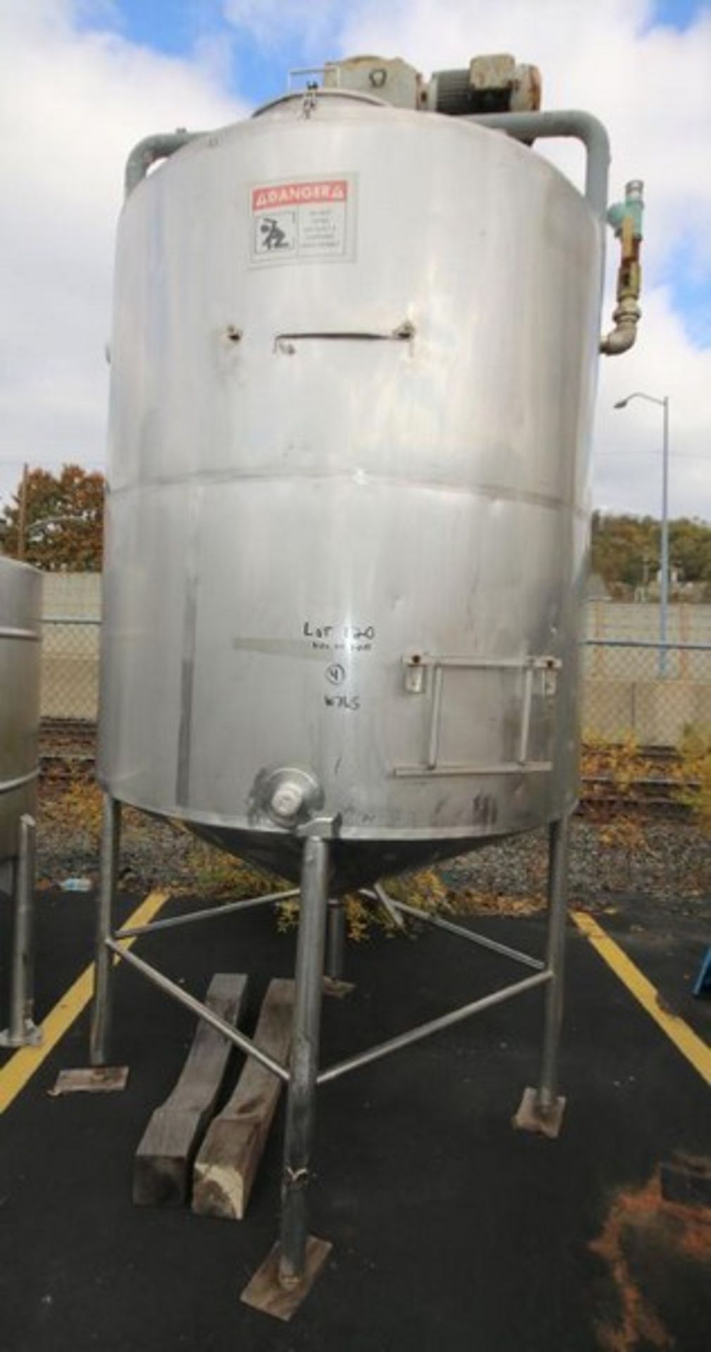 Aprox. 1,000 Gal. S/S Jacketed Tank, Dome Top Cone Bottom, with 5/2.5 hp 1740/840 RPM Agitator, 460V