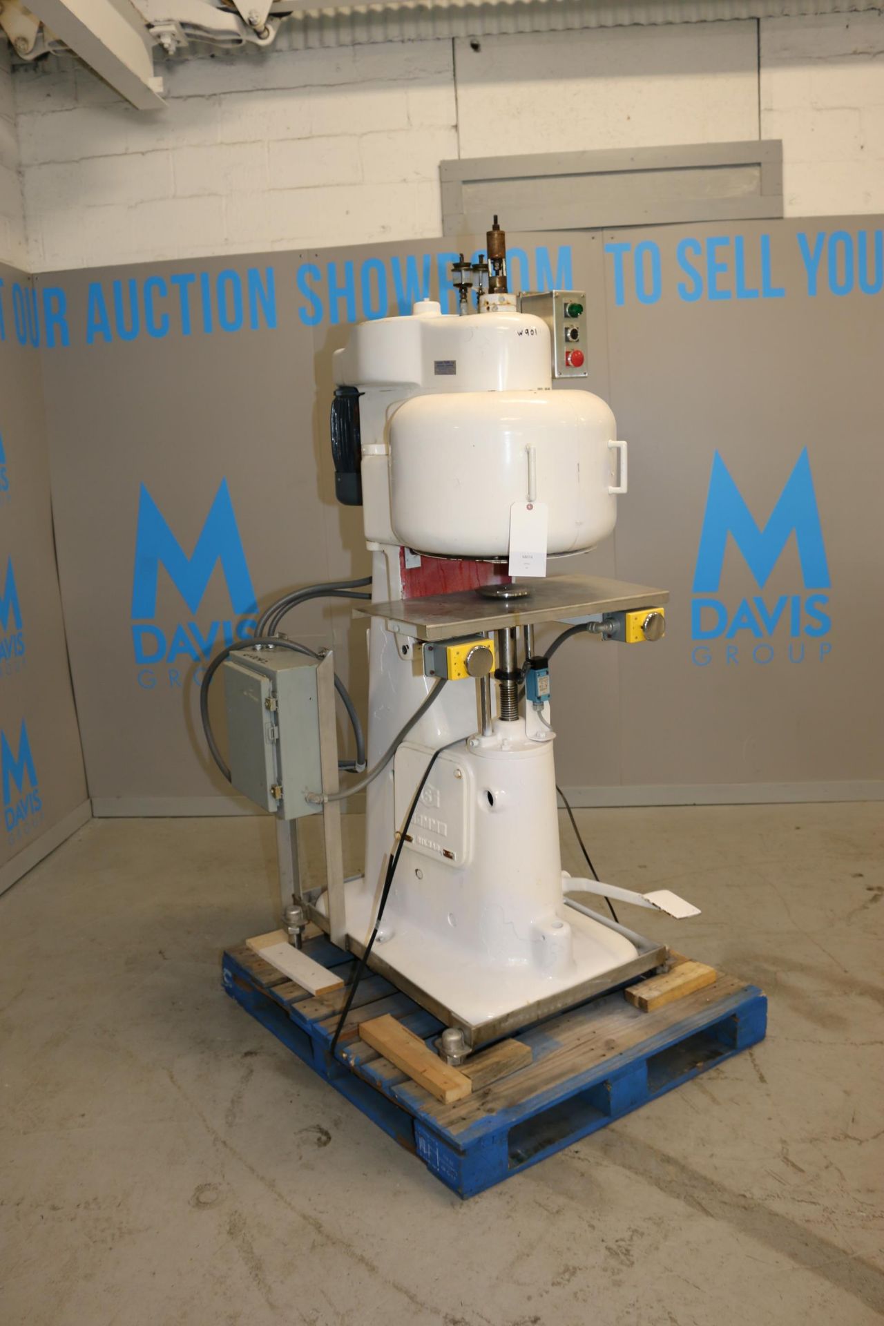 Bilbao - Somme Can Seaming Machine, with 2 hp Motor (IN#68074)(LOCATED AT M. DAVIS GROUP AUCTION