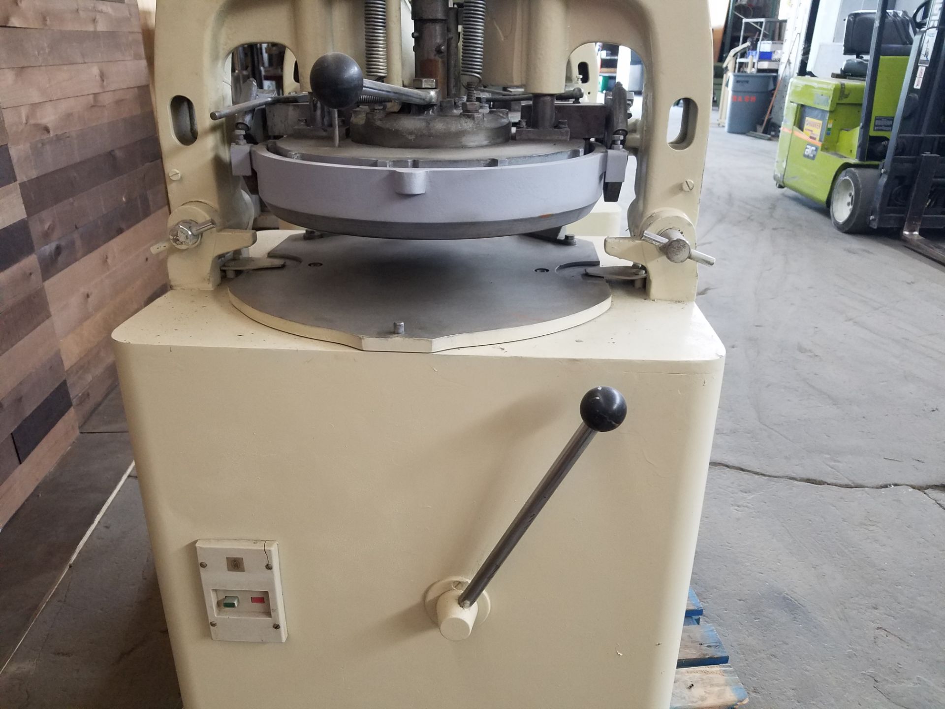 Sussex 26-Part Dough Divider Bakery Rounder (Located Fort Worth, TX) (LOADING FEE: $75.00 USD) - Image 4 of 5