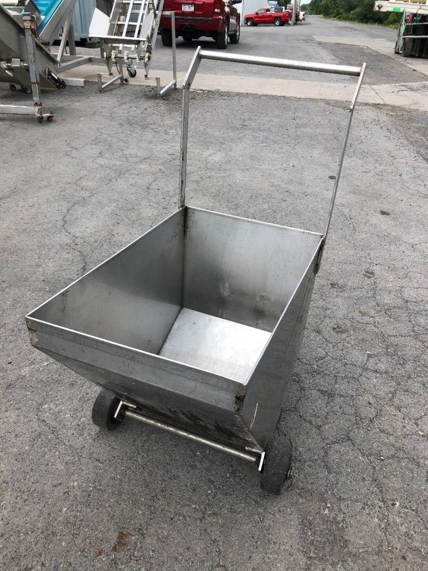 16" / 24" - 19" Deep S/S Rollaround Cart (Located Port Byron, NY)