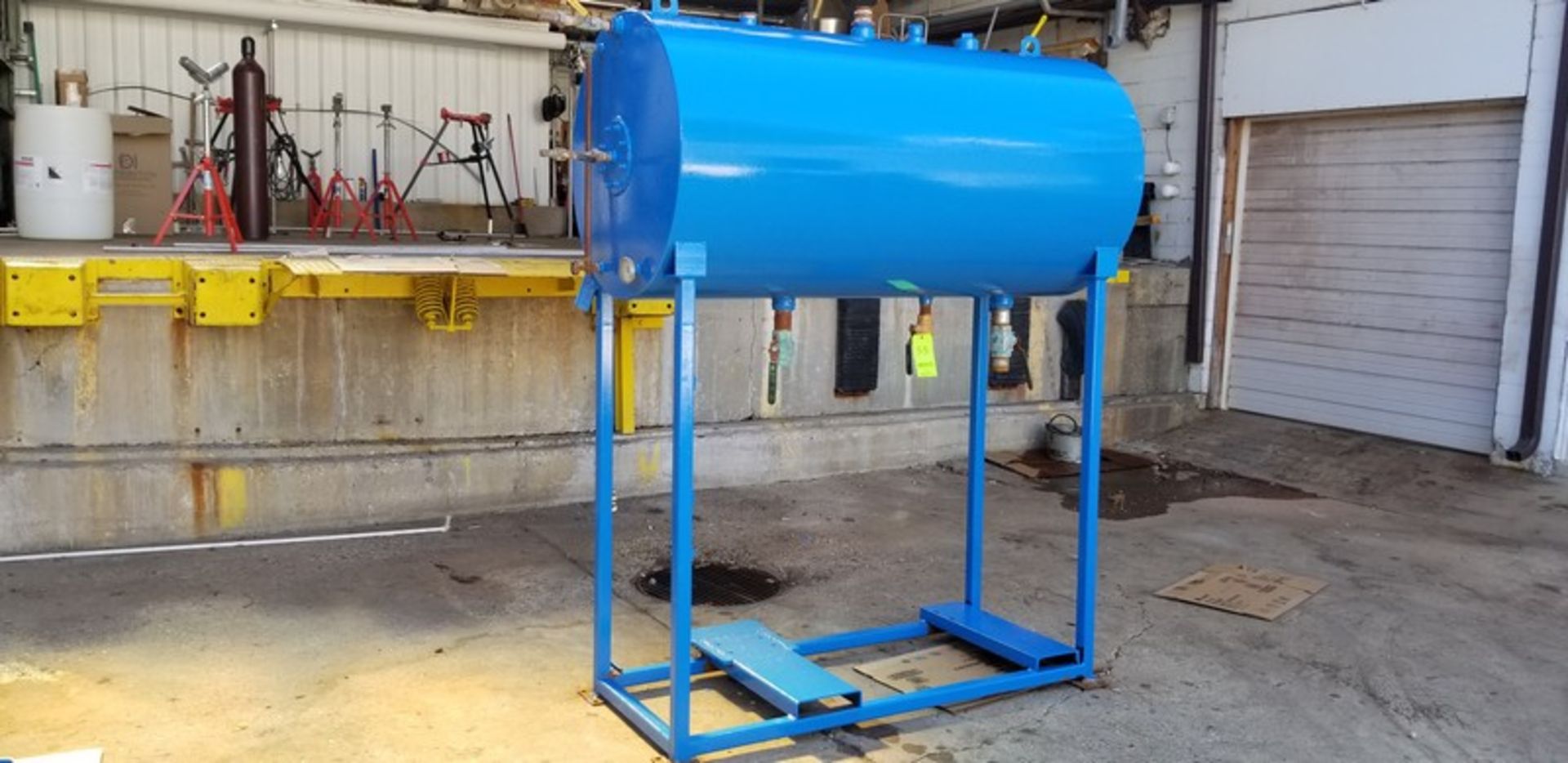 Horizontal Condensing Tank 300 gal (Located Elk Grove, IL) (Load/Rig Fee $200.00)