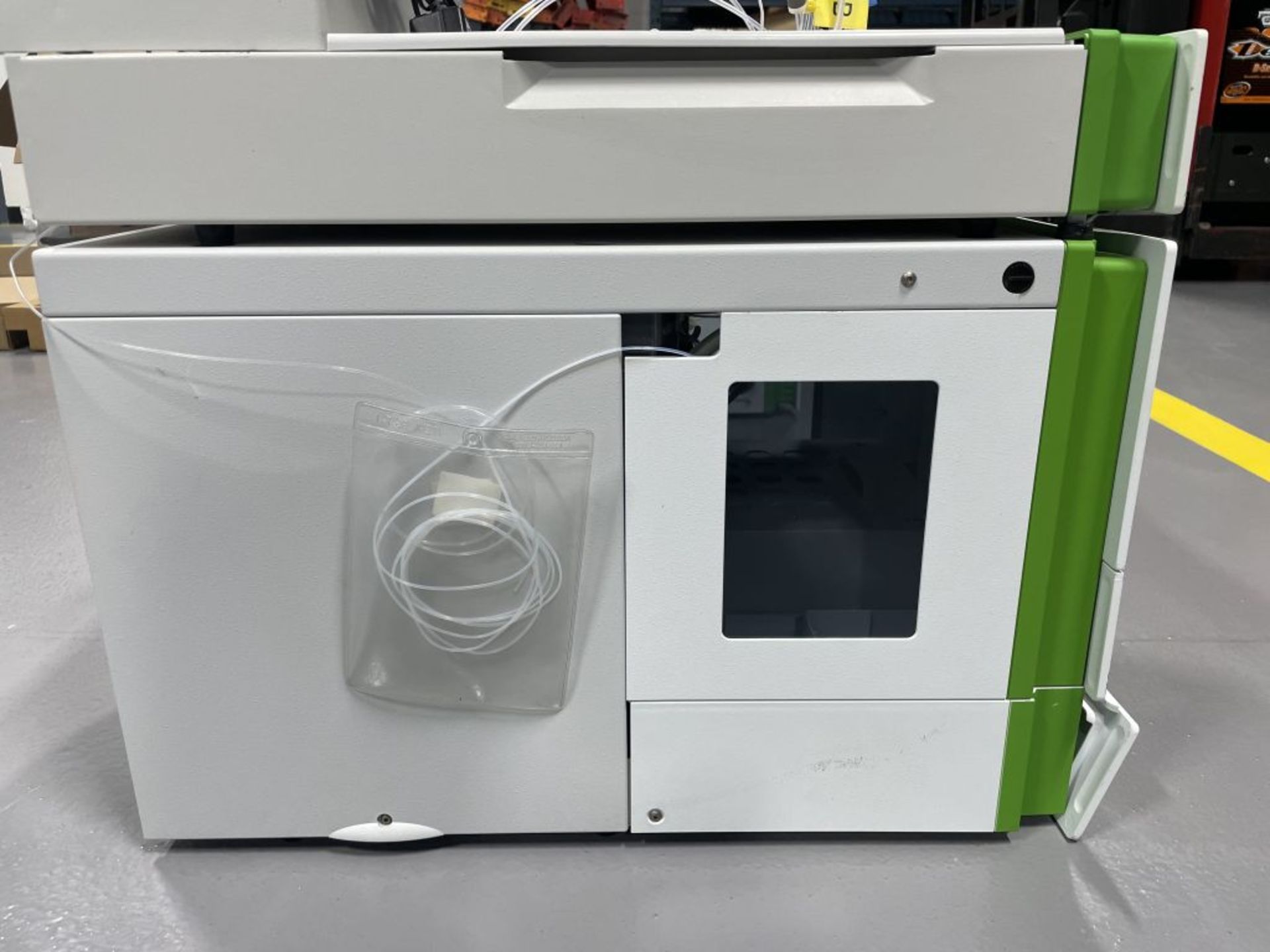 Perkin Elmer UHPLC unit. This is an ultra-high performance chromatography (UHPLC). As shown in - Image 5 of 9