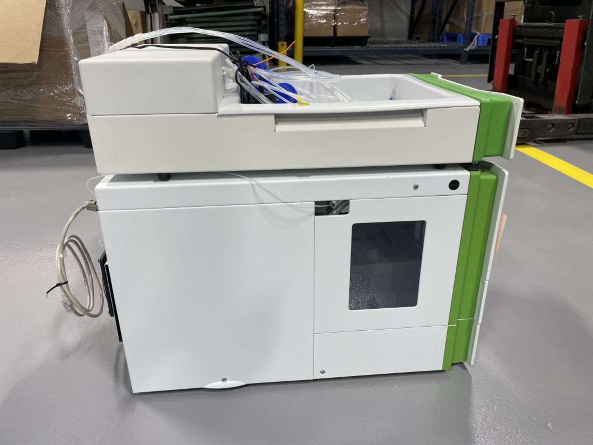 Perkin Elmer UHPLC unit. This is an ultra-high performance chromatography (UHPLC). As shown in - Image 5 of 8