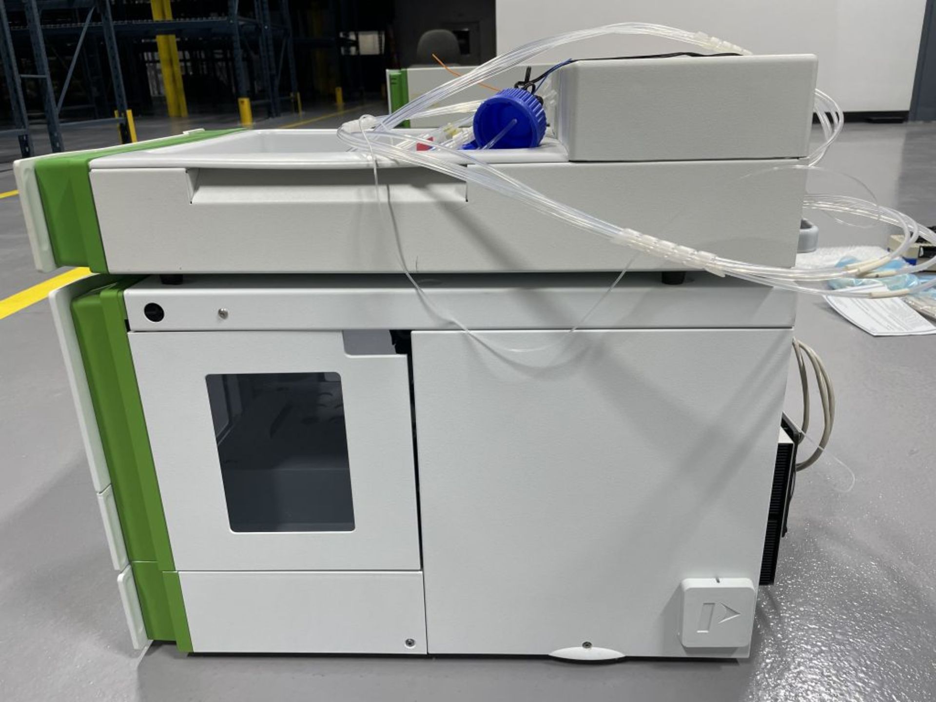 Perkin Elmer UHPLC unit. This is an ultra-high performance chromatography (UHPLC). As shown in - Image 4 of 8