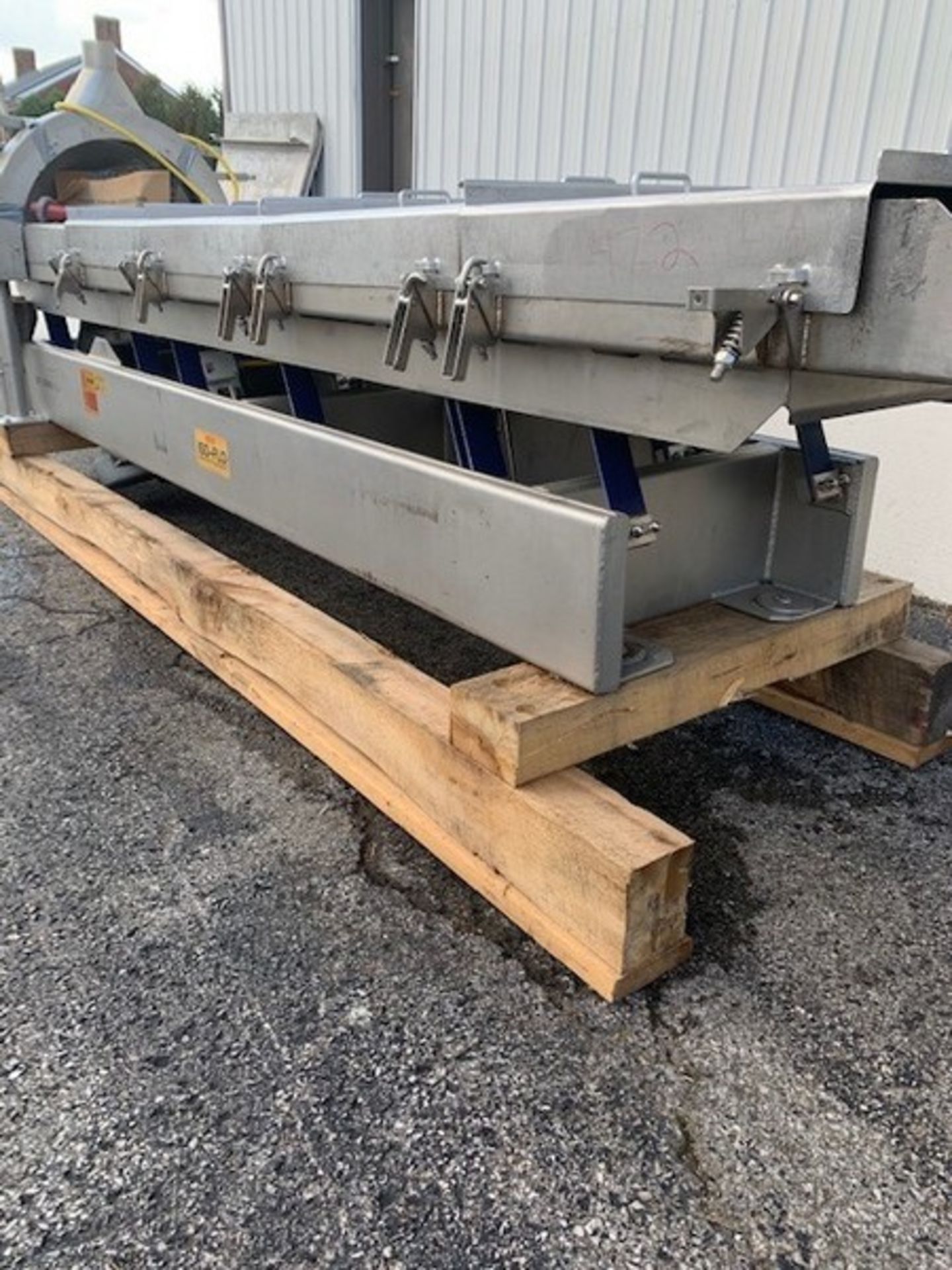 Key ISO 10' L Shaker Conveyor, Model 425122-1, S/N 97-27979 with Stainless Legs and Springs (Located - Image 2 of 5