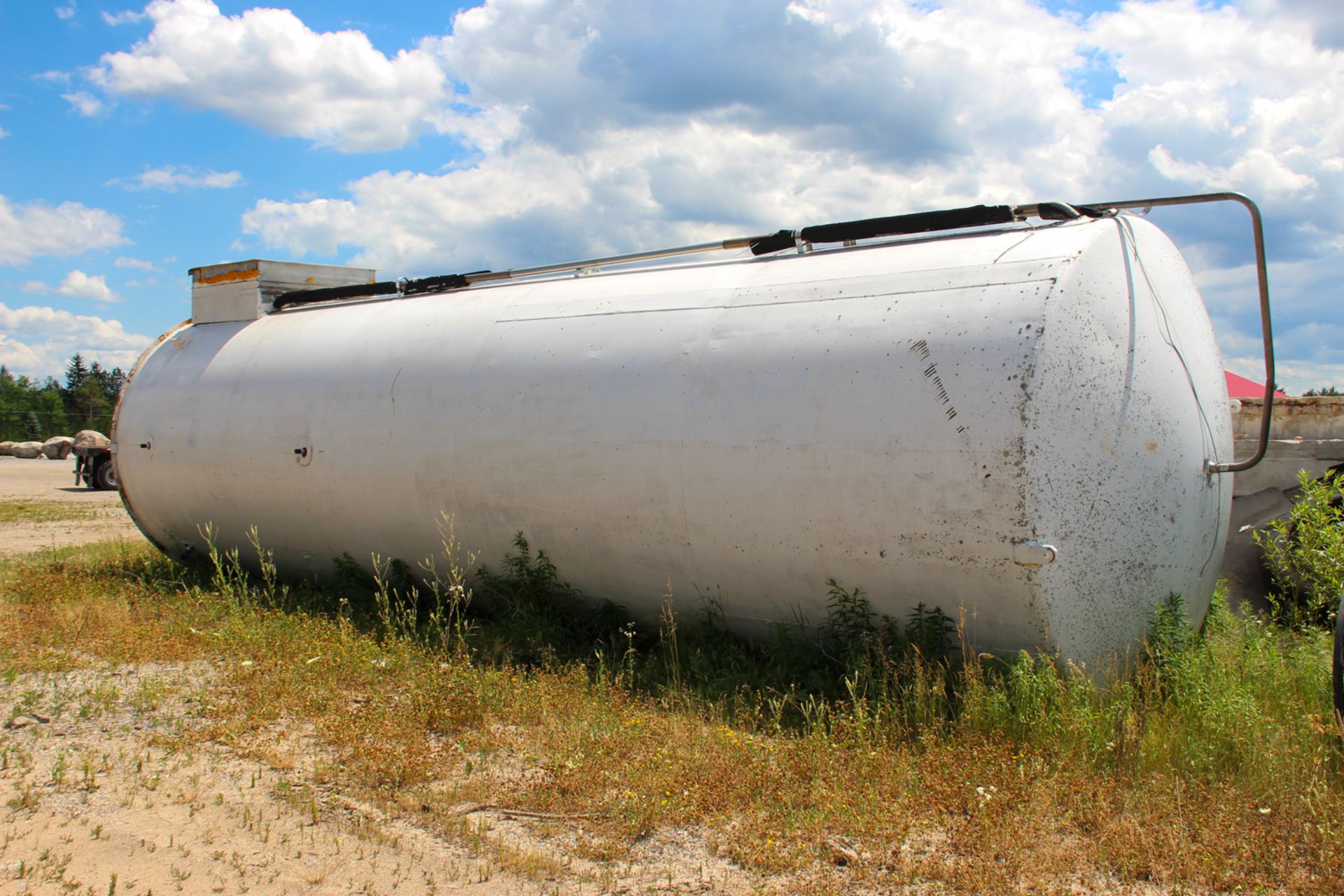 MUELLER 15,000 GALLON JACKETED SILO, S/N D-8745-3, HORRIZONTAL AGITATION (LOCATED IN MIO, MICHIGAN) - Image 4 of 23