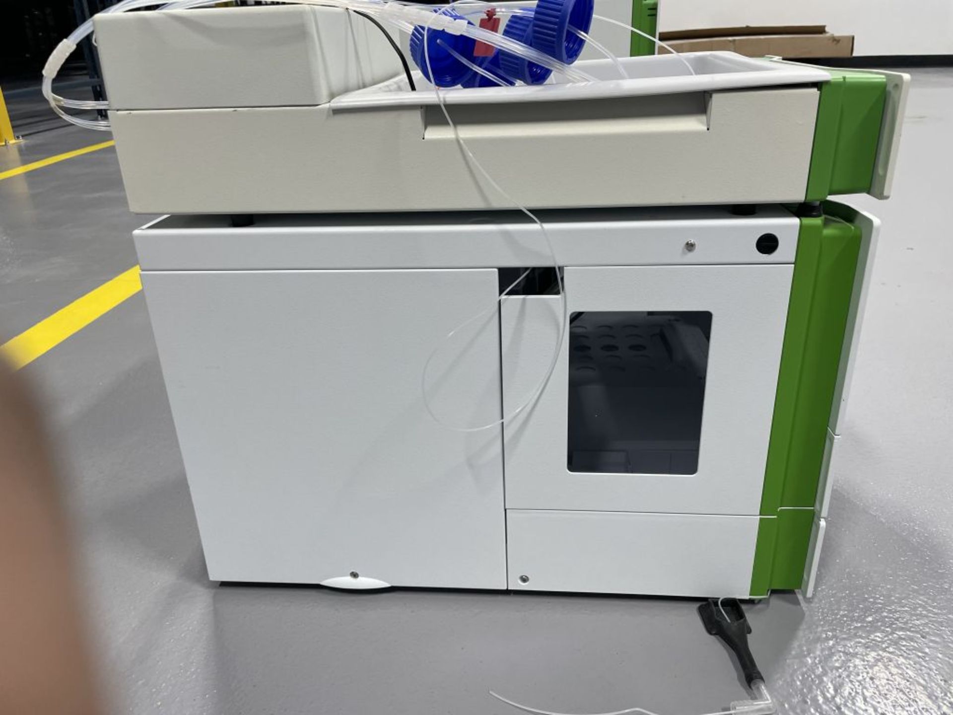 Perkin Elmer UHPLC unit. This is an ultra-high performance chromatography (UHPLC). As shown in - Image 9 of 9