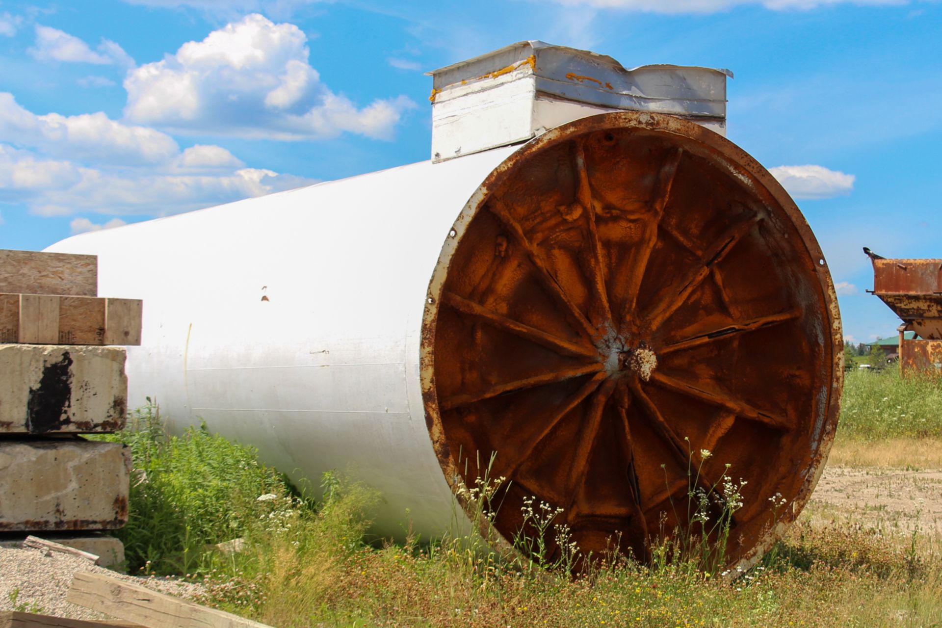 MUELLER 15,000 GALLON JACKETED SILO, S/N D-8745-3, HORRIZONTAL AGITATION (LOCATED IN MIO, MICHIGAN) - Image 11 of 23