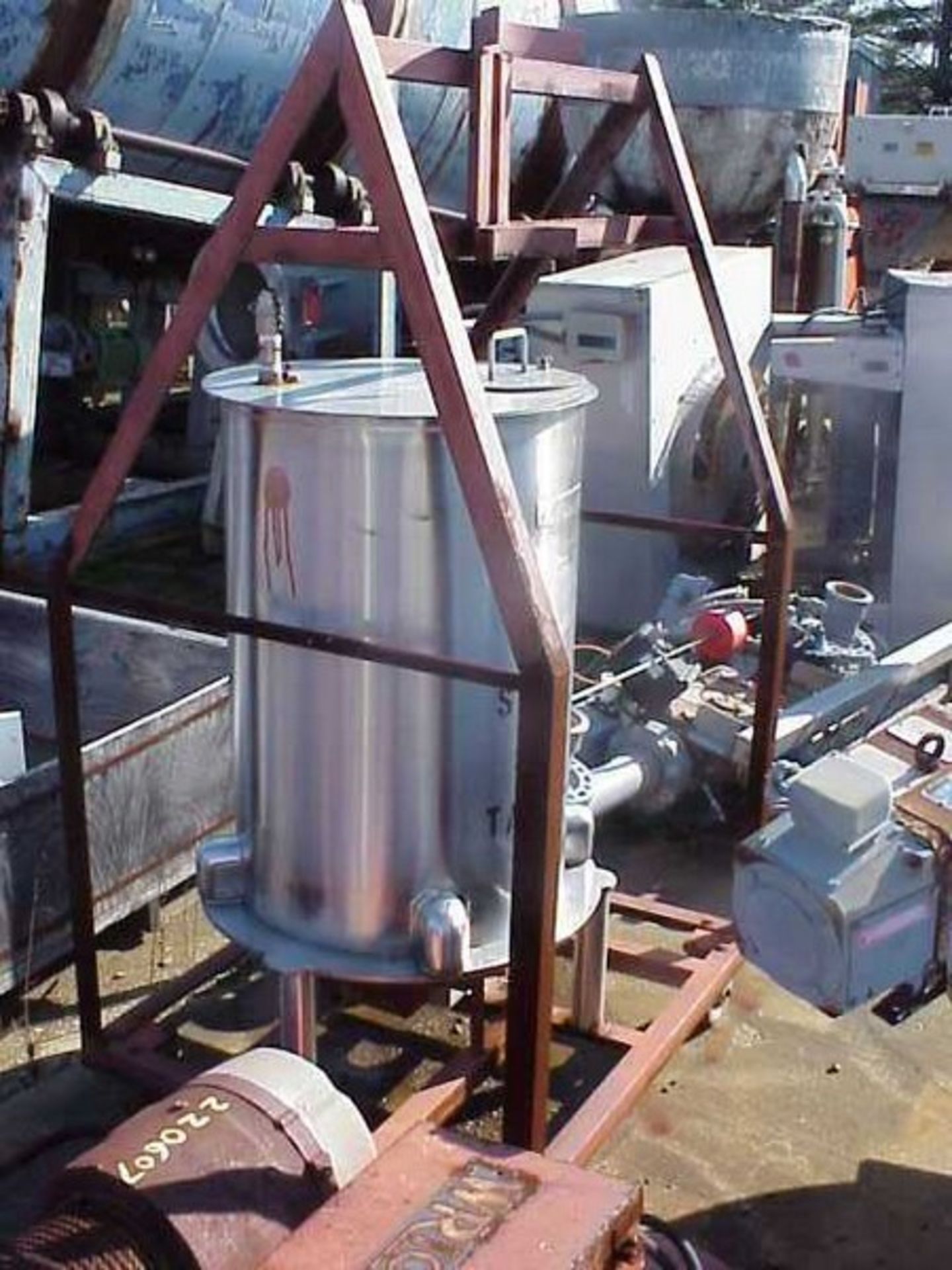 United Utensils Co (UTENSCO) 65 Gal S/S Tank, S/N 02008-3 with Material 304SS, Bottom Mounted 3 hp - Image 2 of 3