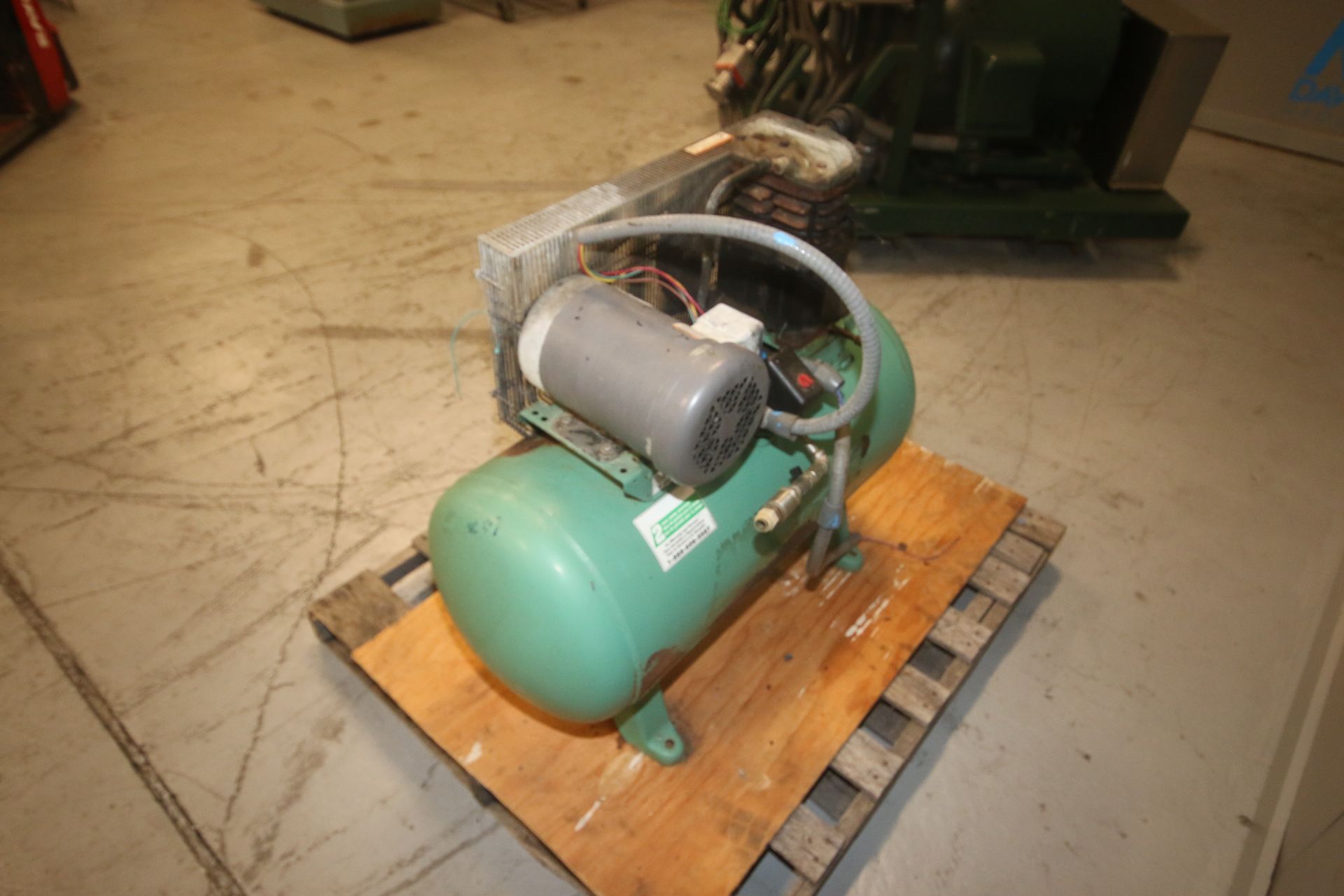 Speedair 3 hp Small Reciprocating Air Compressor, M/Nl 4B237C, SN L10/3/02 - 00053, 135 max psi, - Image 3 of 4