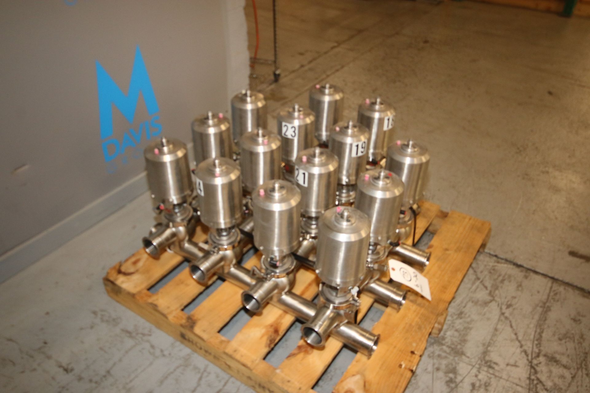 2-1/2" S/S Air Valve Cluster, with S/S Clamp Type Manifold(IN#70265)(LOCATED IN MDG AUCTION - Image 2 of 7