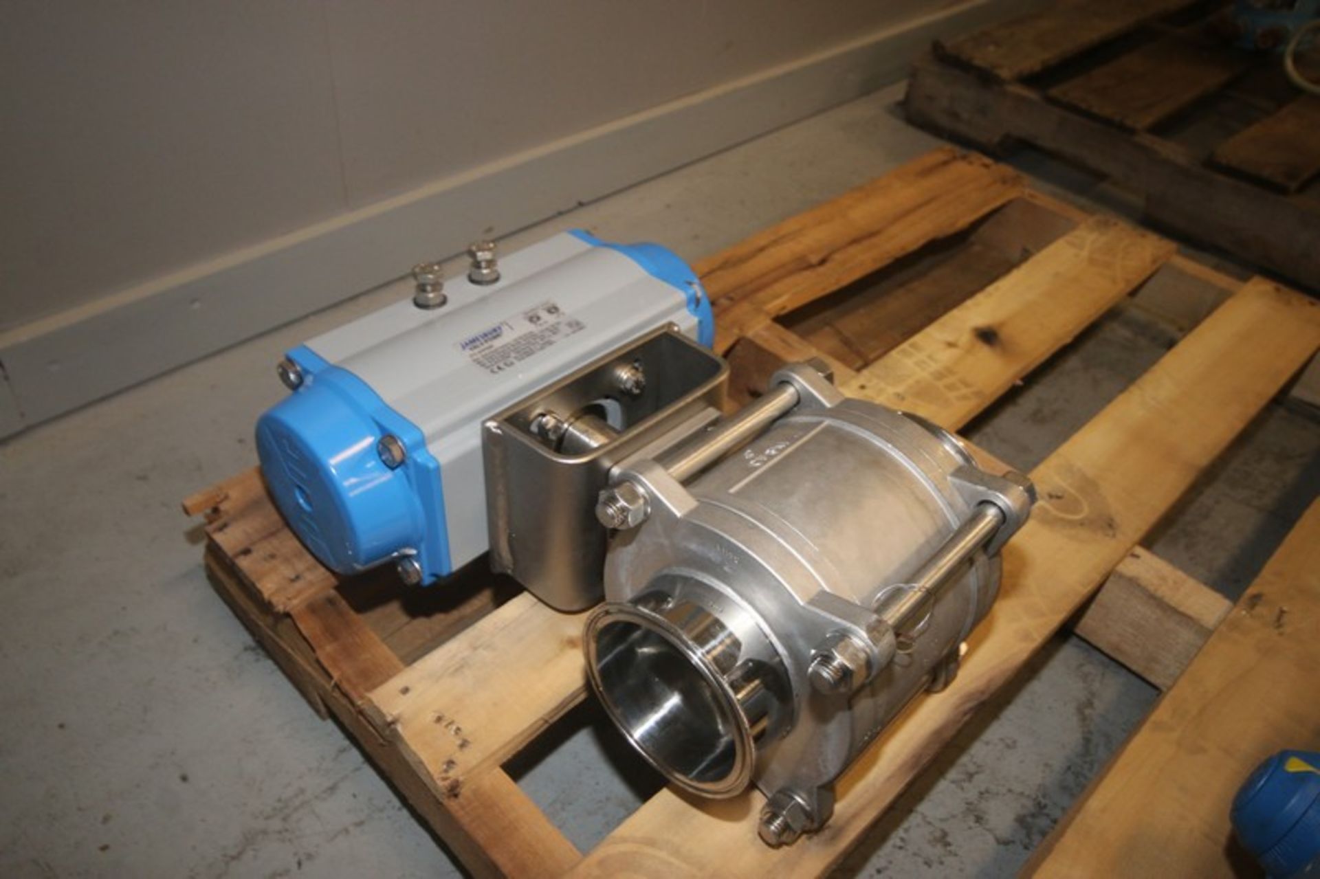 Jamesbury S/S Pneumatic Ball Valves, Aprox. 4" Clamp Type Inlet/Outlet (IN#71013) - Image 3 of 8