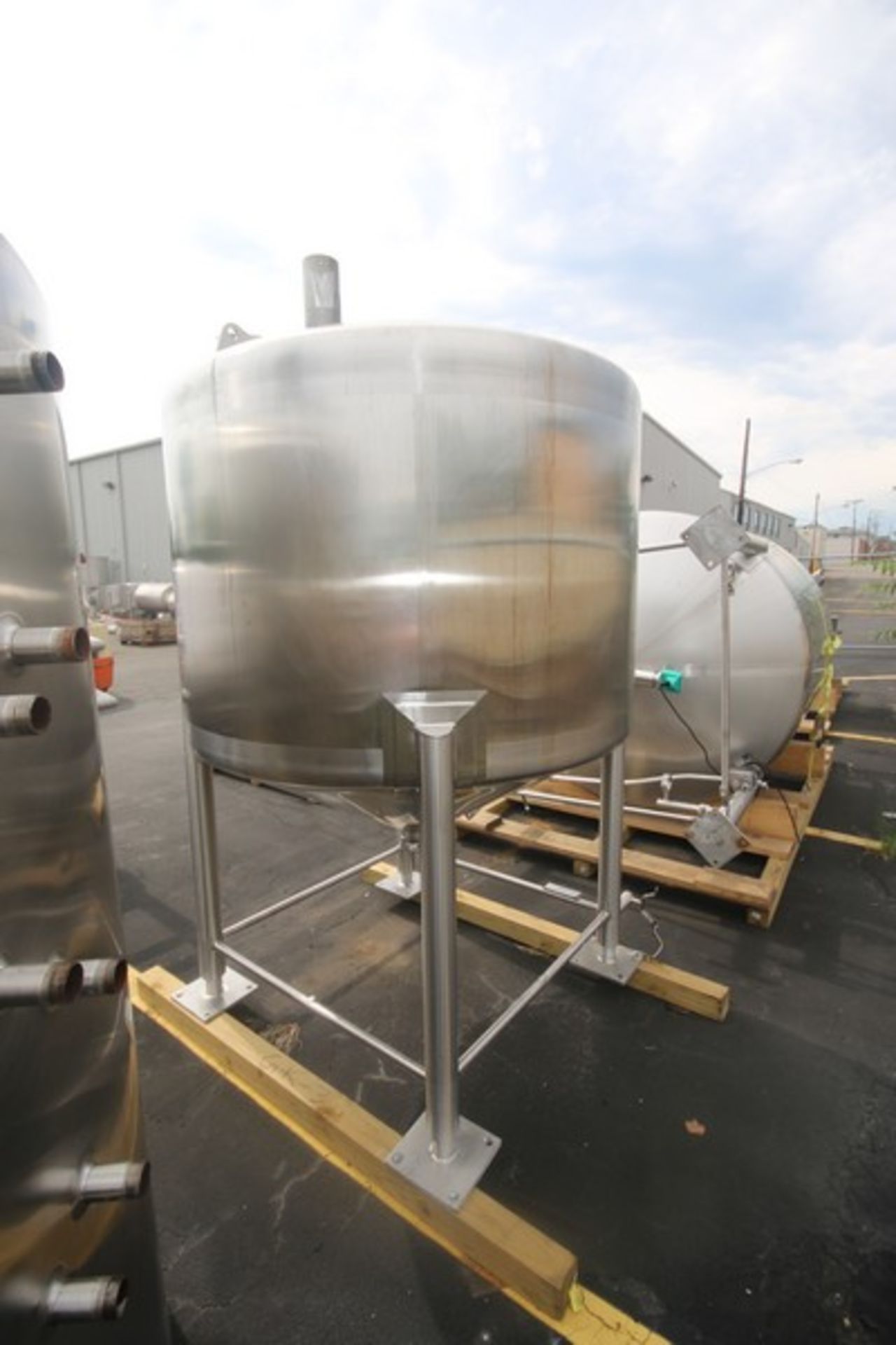 2000 Feldmeier Aprox. 500 Gal. S/S Tank, S/N A-752-00, Dome Top Cone Bottom, with Top Access Door, - Image 4 of 8