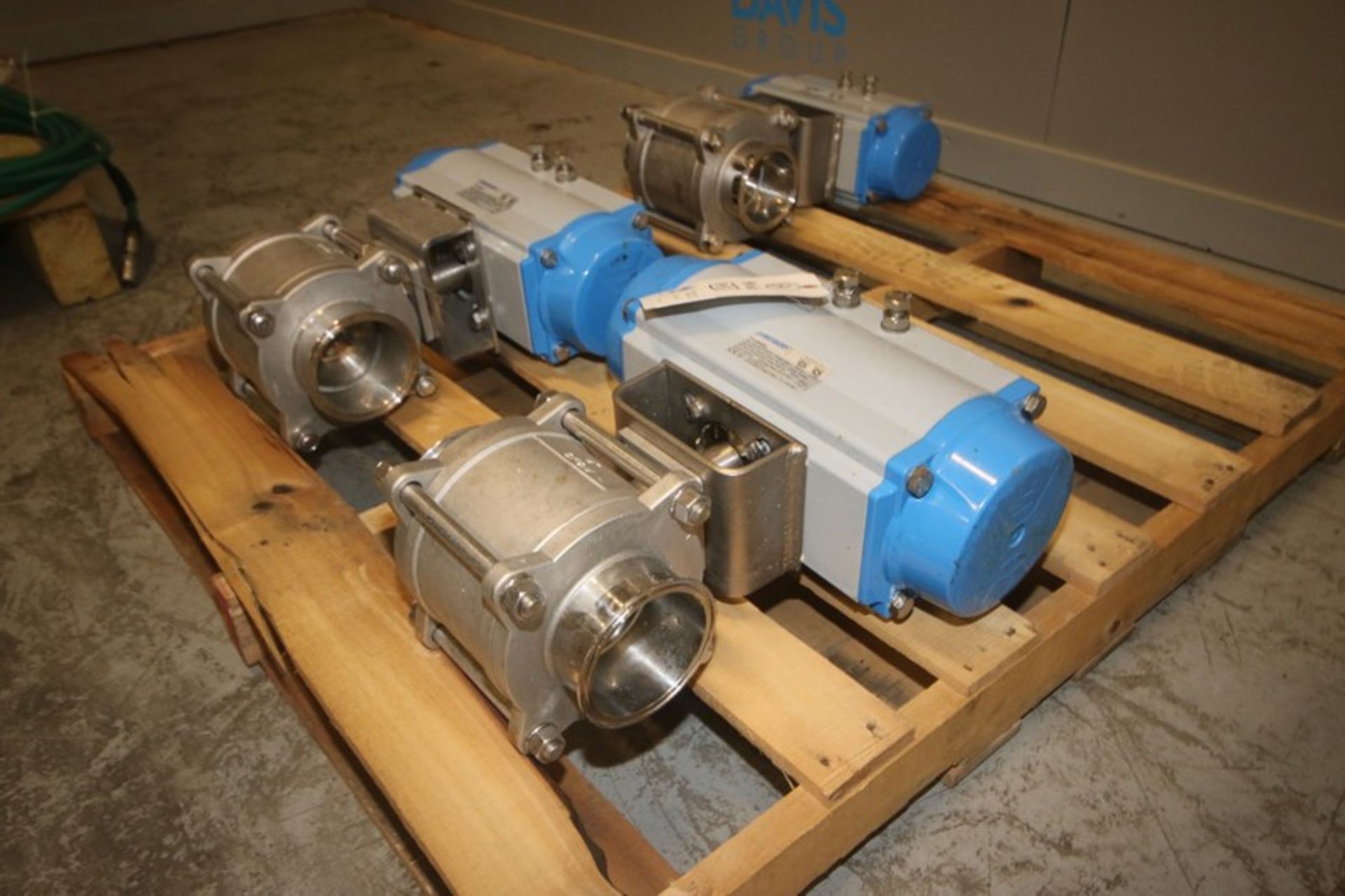 Jamesbury S/S Pneumatic Ball Valves, Aprox. 4" Clamp Type Inlet/Outlet (IN#71013) - Image 5 of 8