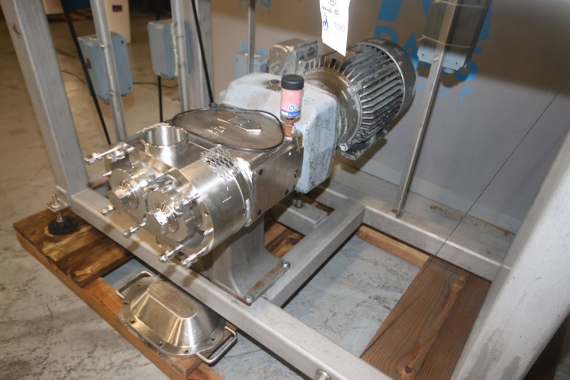 Waukesha 30 hp Positive Displacement Pump, M/N 220U2, S/N 369823-04, with 4" Clamp Type S/S Head, - Image 3 of 9